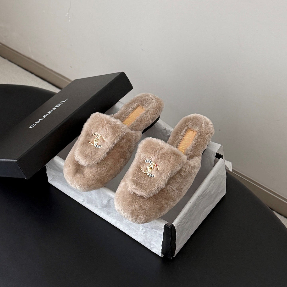 CC 26s Shearling Mules Beige Gold 127707