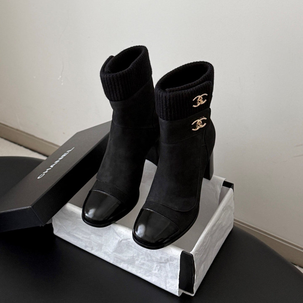 CC 26s Ankle Boots Black Black Knit Cuff Suede 127792