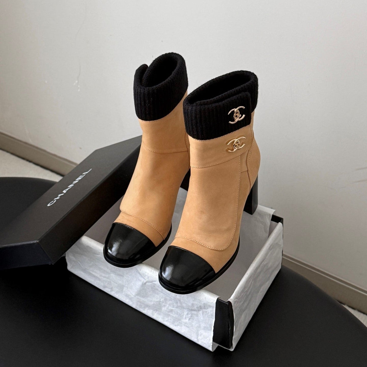 CC 26s Ankle Boots Beige Black Knit Cuff Suede 127793