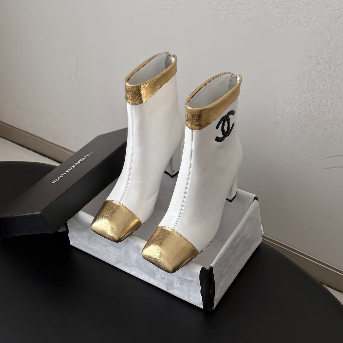 CC 26s Ankle Boots White Gold Leather Metallic 127859