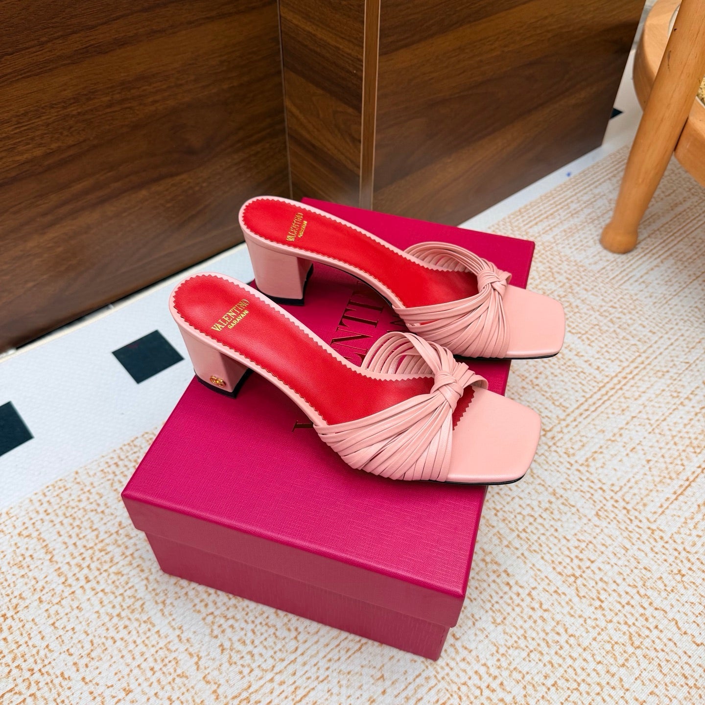 VT 26s Annet Mules 6.5cm Light Pink Woven Leather 974329