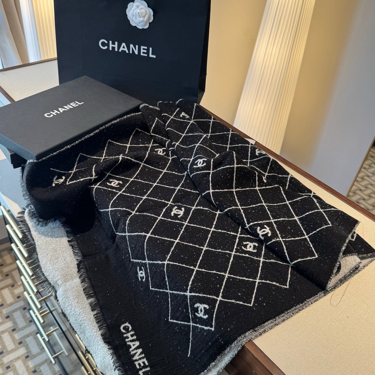 CC 26s  Black White Quilted Grid CC Logo Fringe Scarf 45x200cm 534836