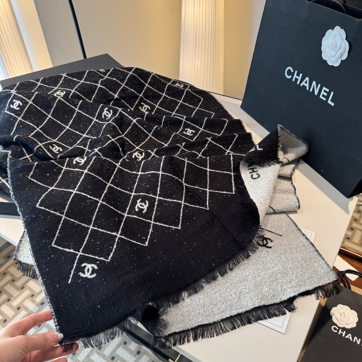 CC 26s  Black White Quilted Grid CC Logo Fringe Scarf 45x200cm 534836