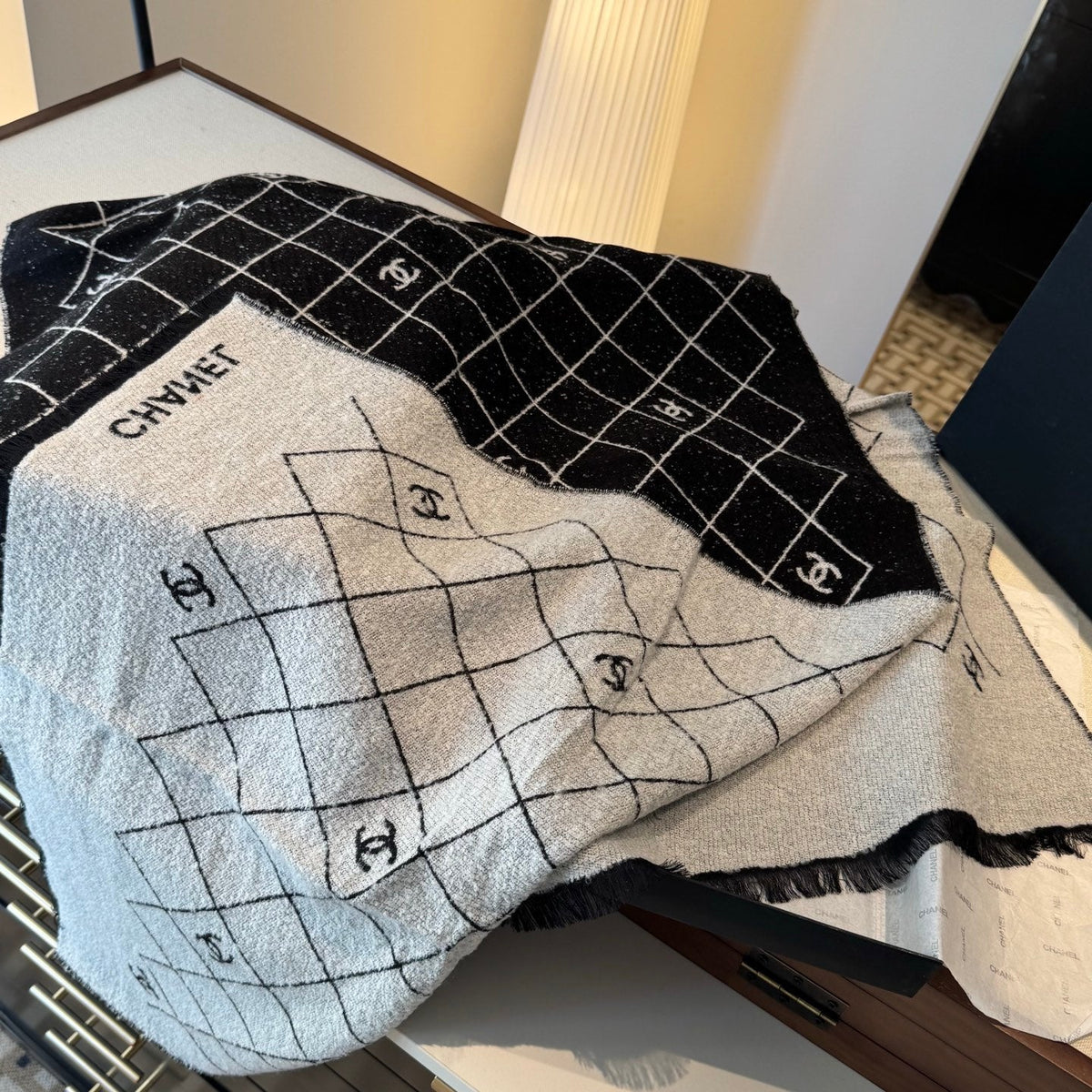 CC 26s  Black White Quilted Grid CC Logo Fringe Scarf 45x200cm 534836
