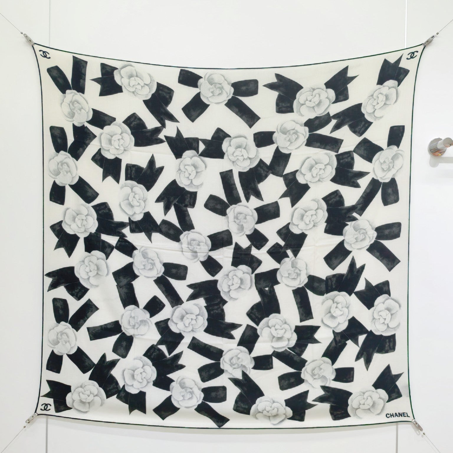 CC Double-sided Scarf 140cm Black And White Cashmere Silk 136603