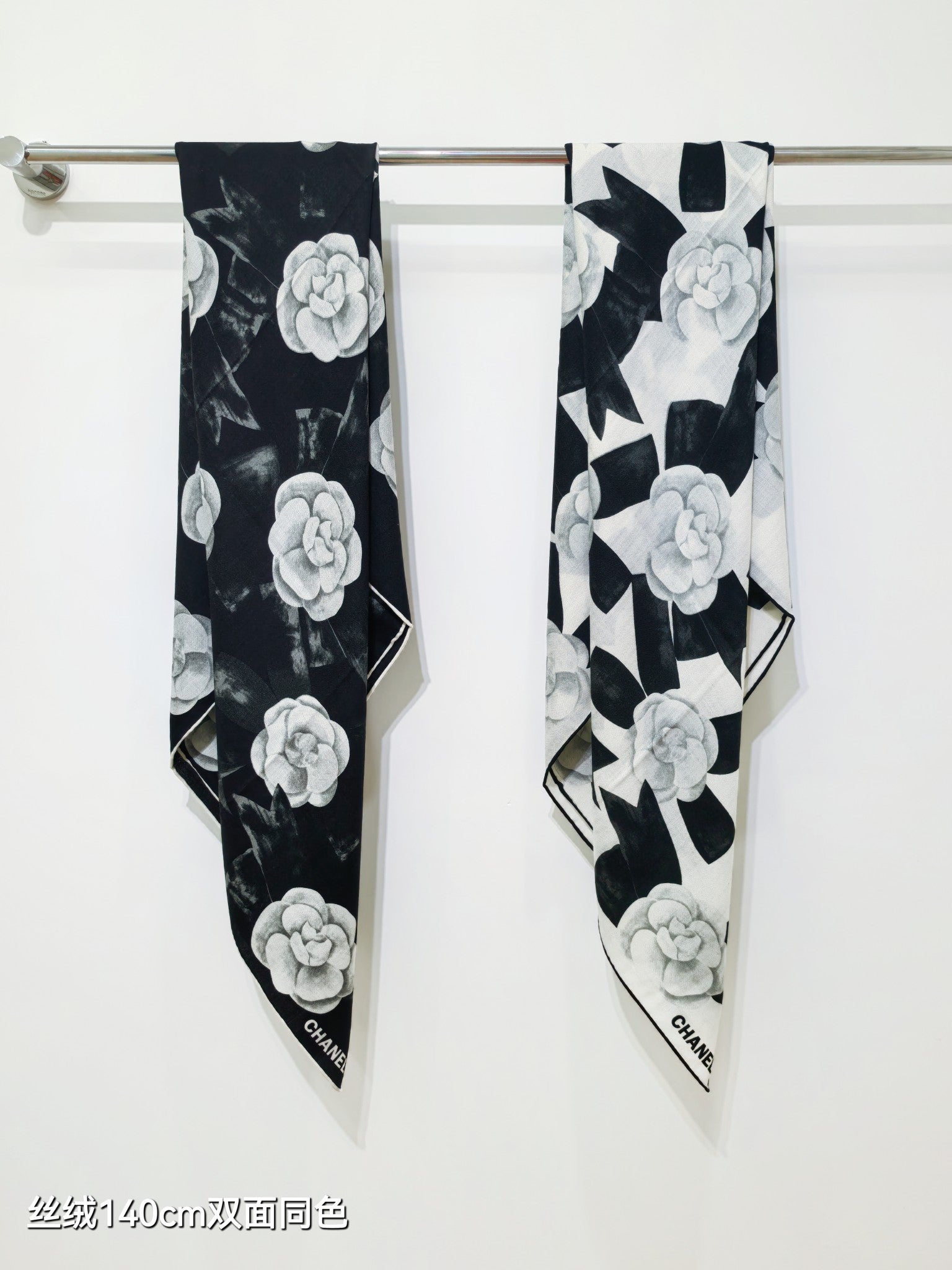 CC Double-sided Scarf 140cm Black And White Cashmere Silk 136603