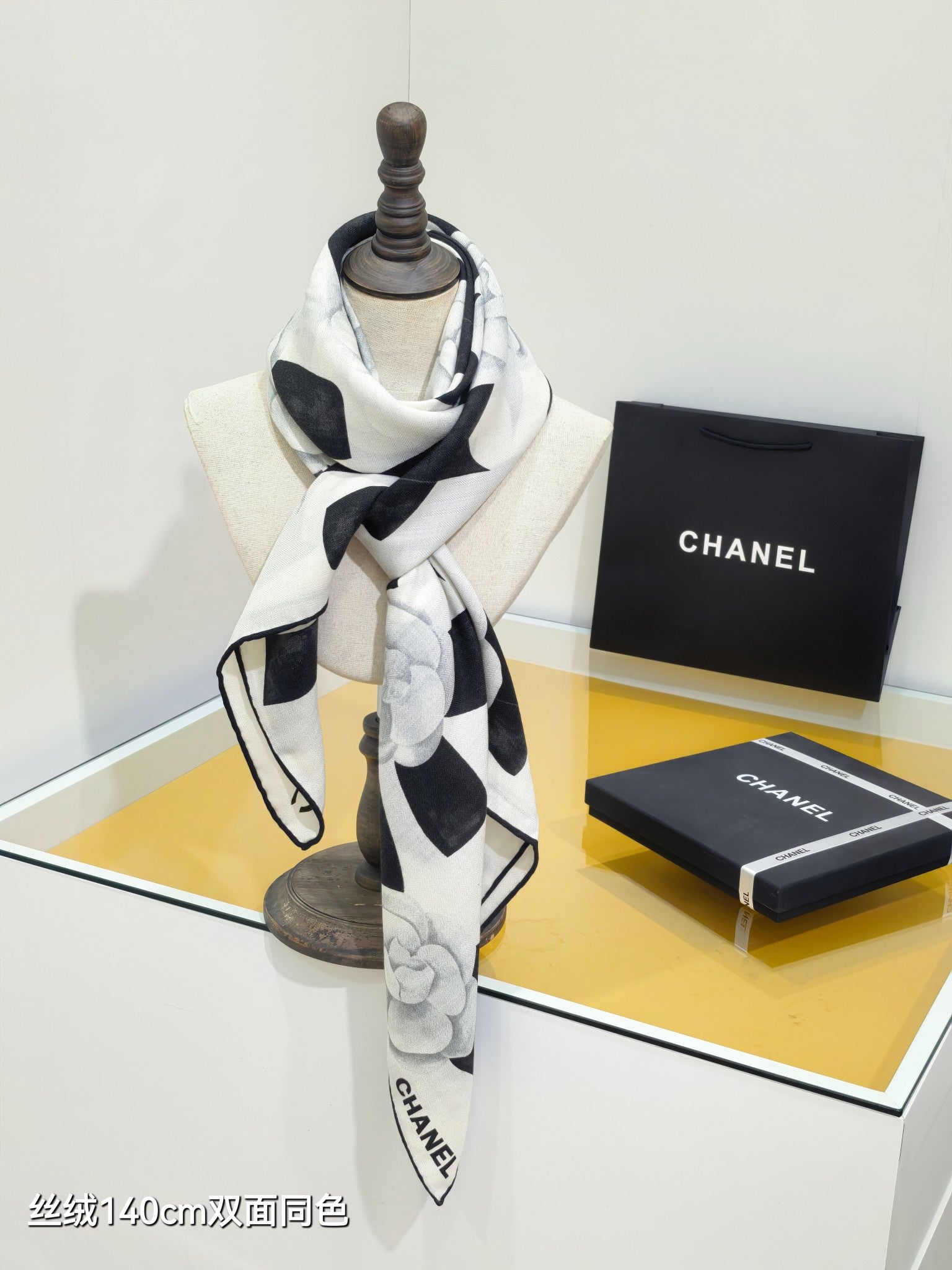 CC Double-sided Scarf 140cm Black And White Cashmere Silk 136603