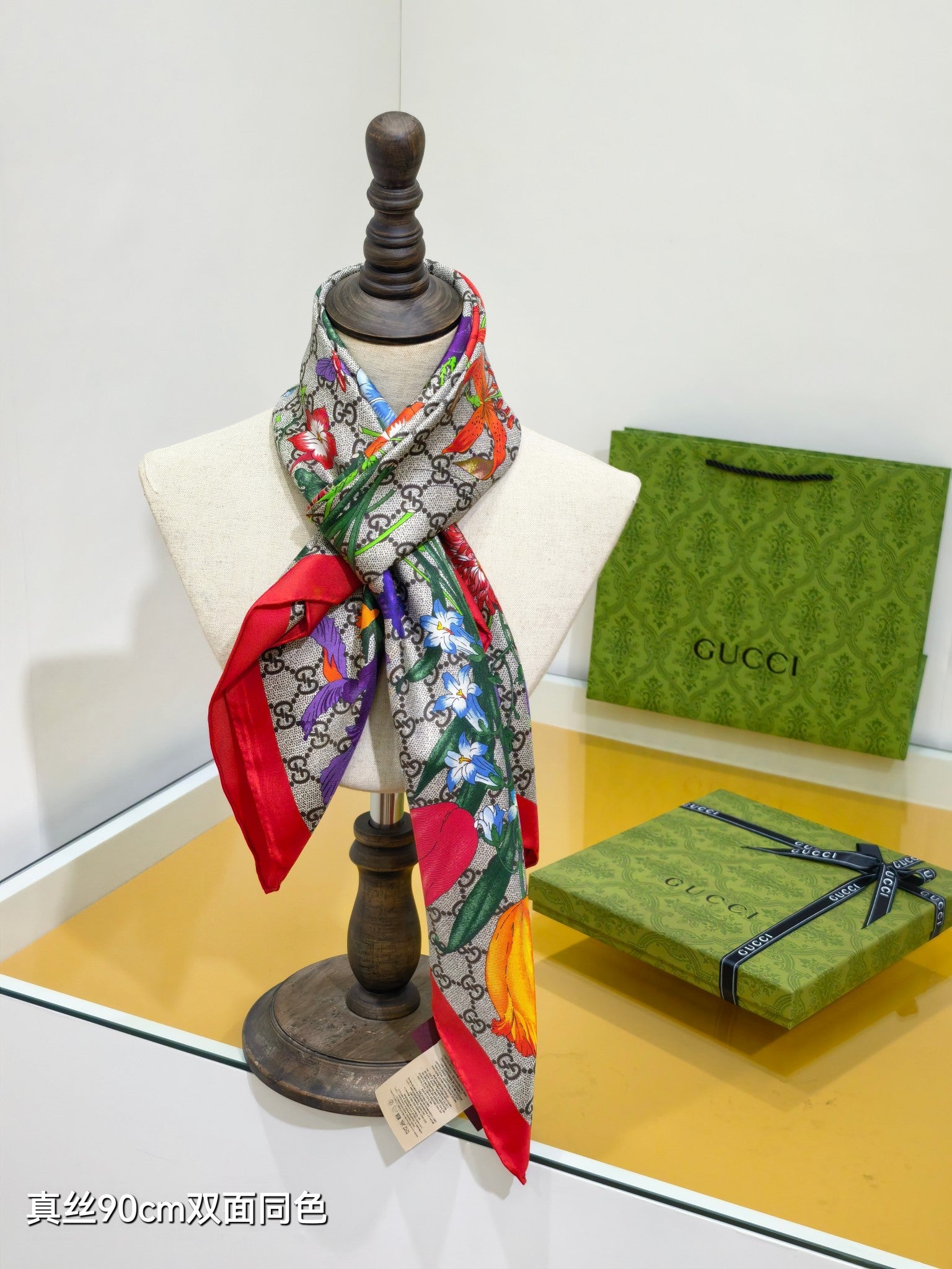 GG Printed Flora Twill Carré Red Silk 212073