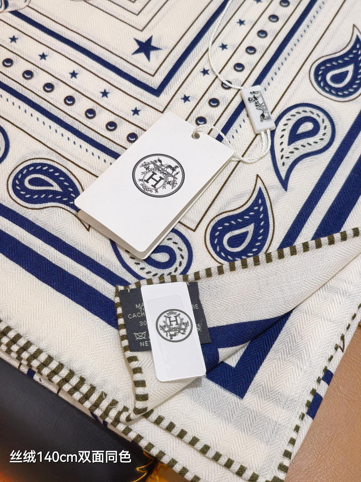 HM 26s Scarf 140 In Cashmere And Silk 498165