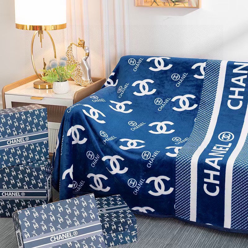 FLOWER BLANKET IN COBALT BLUE MIX WHITE MILK VELVET 142843