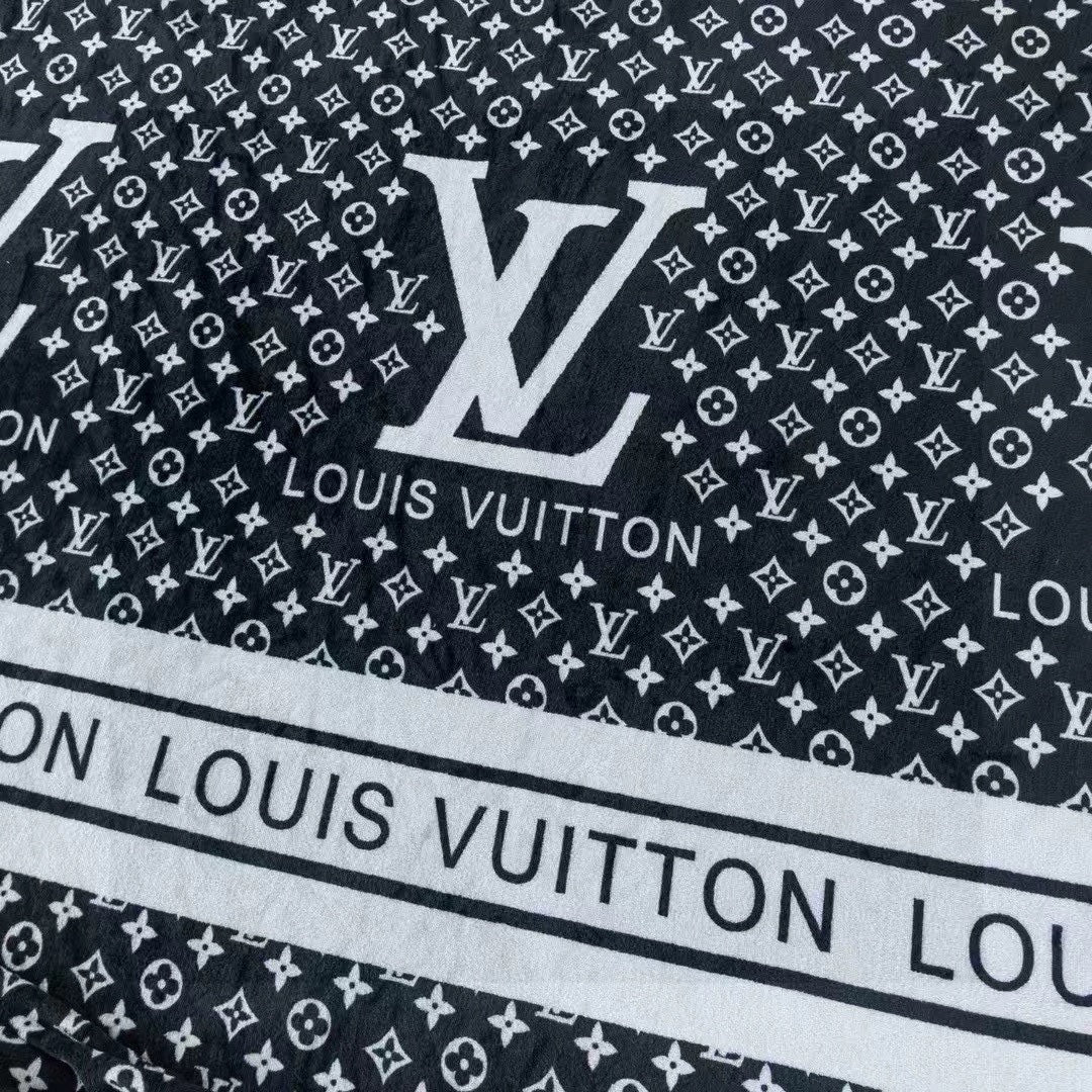 BLANKET IN BLACK MIX WHITE MONOGRAM LAMB FUR 423069