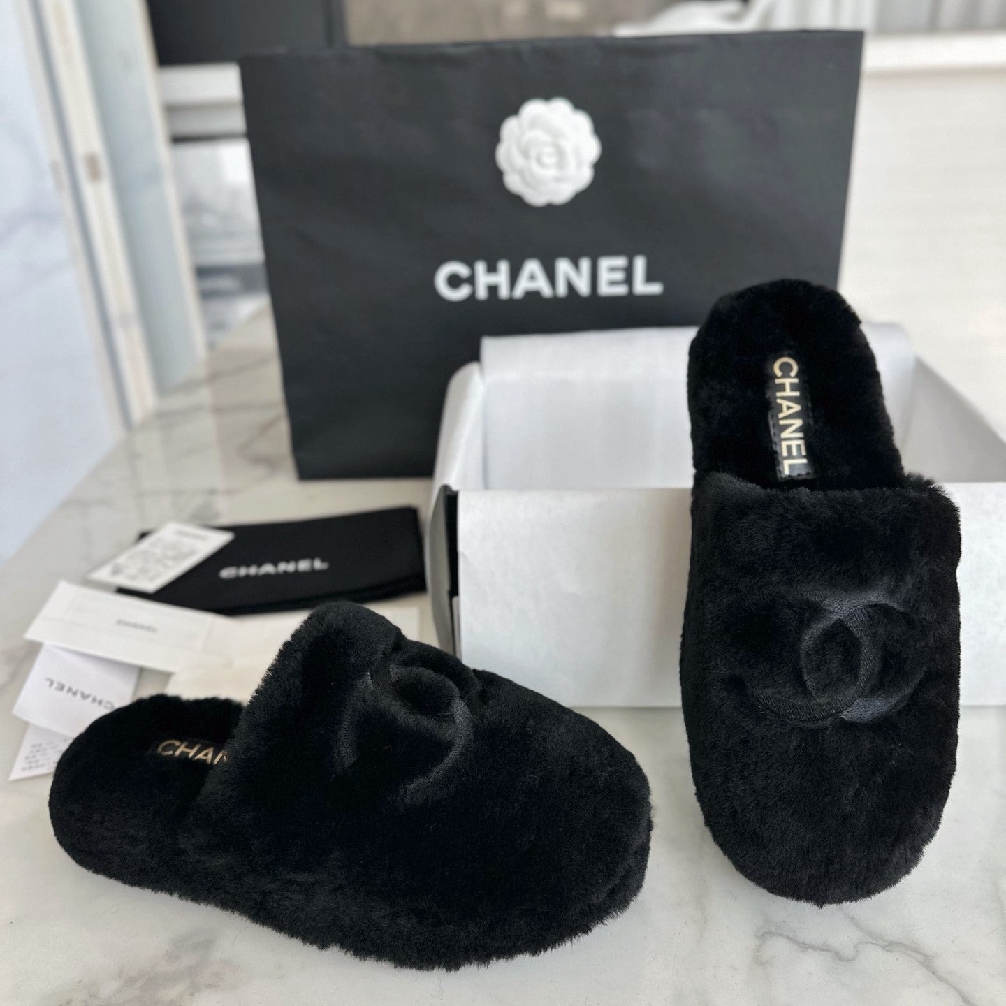 CC 26s Slippers Black Shearling 964947