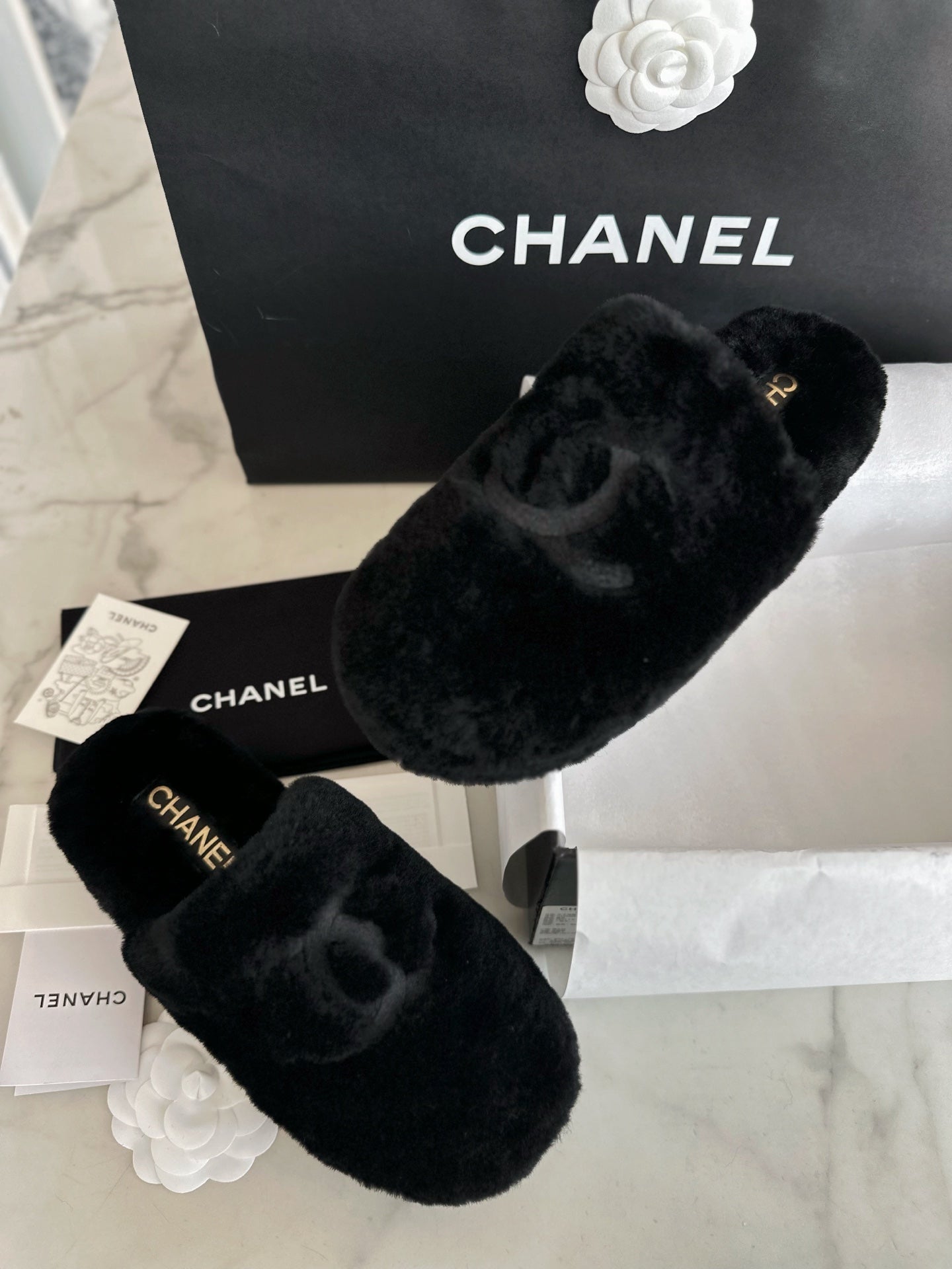 CC 26s Slippers Black Shearling 964947