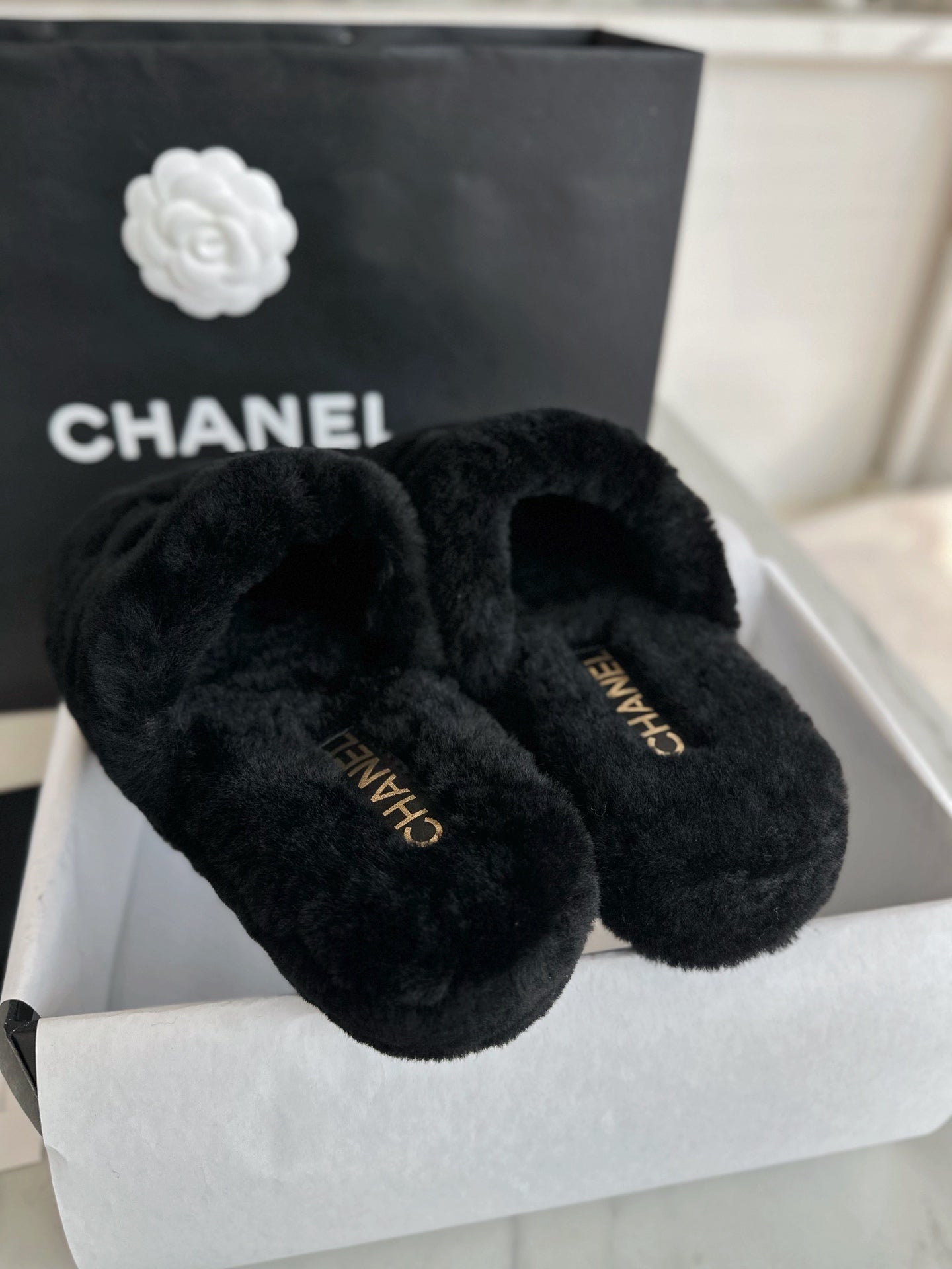 CC 26s Slippers Black Shearling 964947
