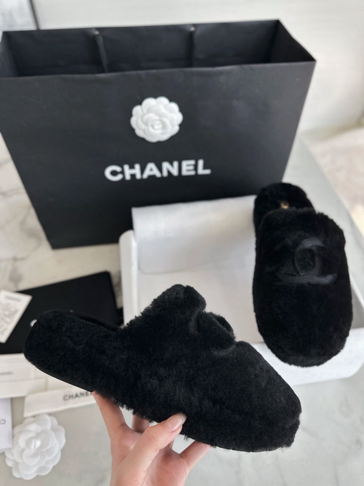 CC 26s Slippers Black Shearling 964947