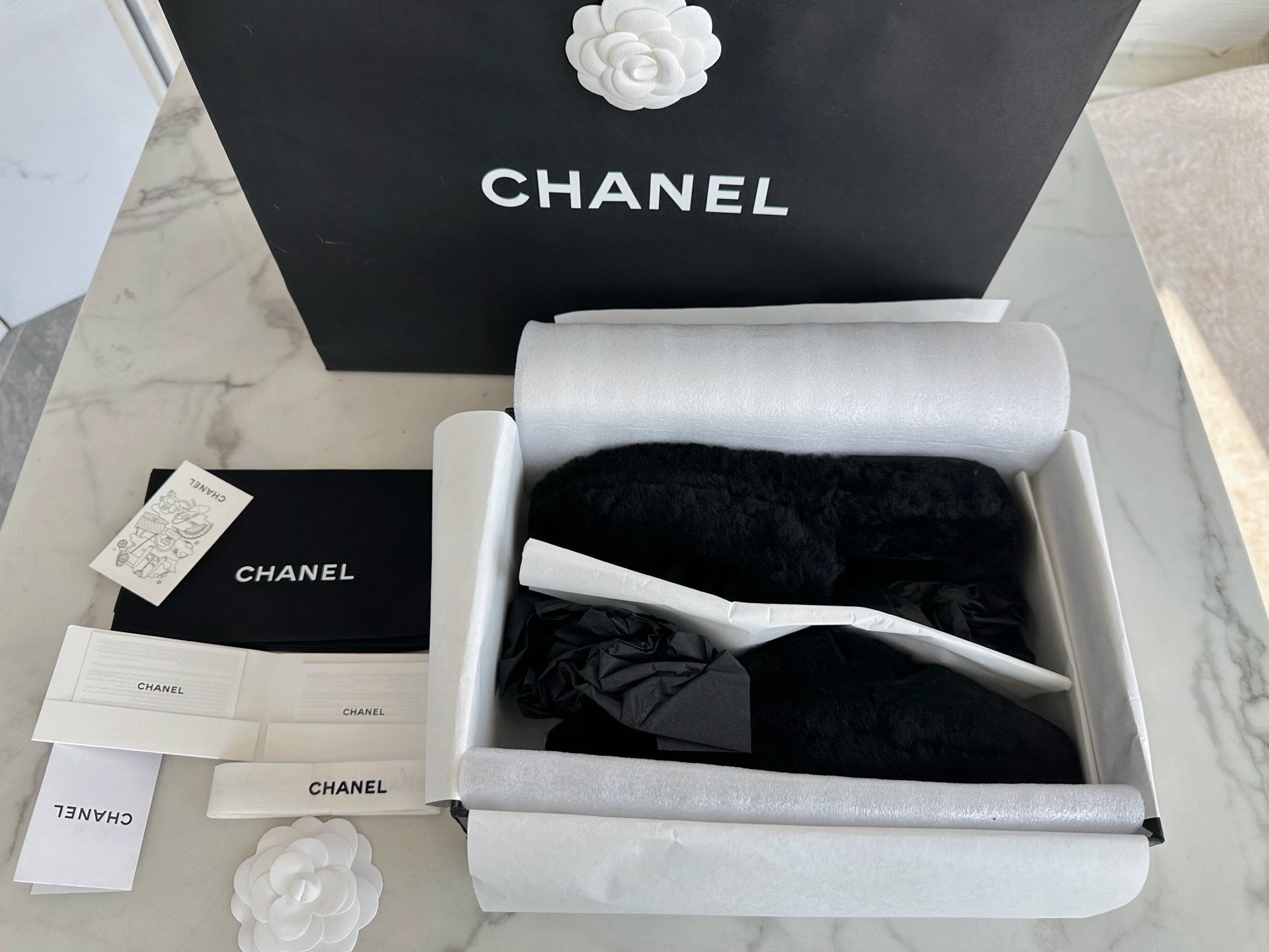 CC 26s Slippers Black Shearling 964947