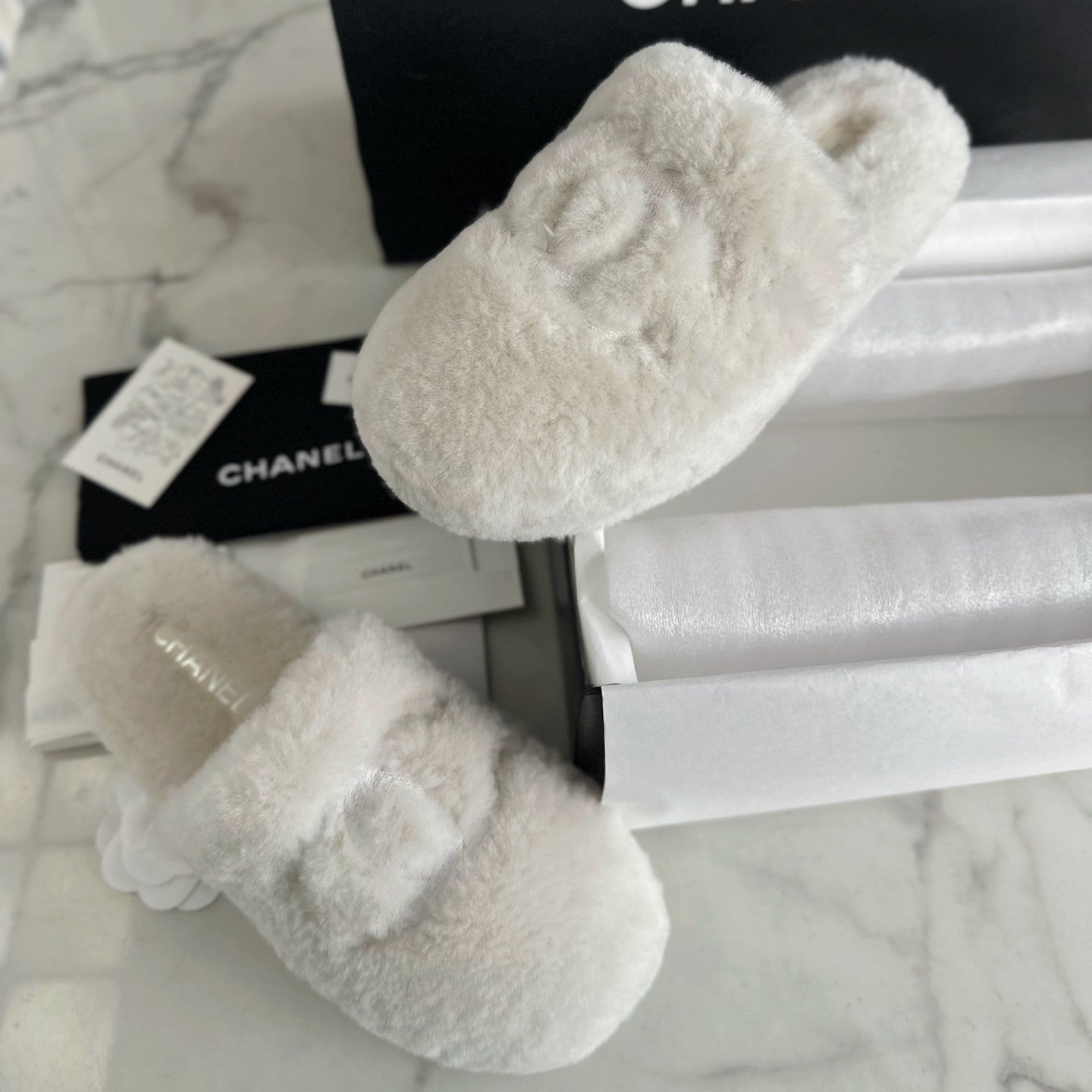 CC 26s Slippers White Shearling 964948