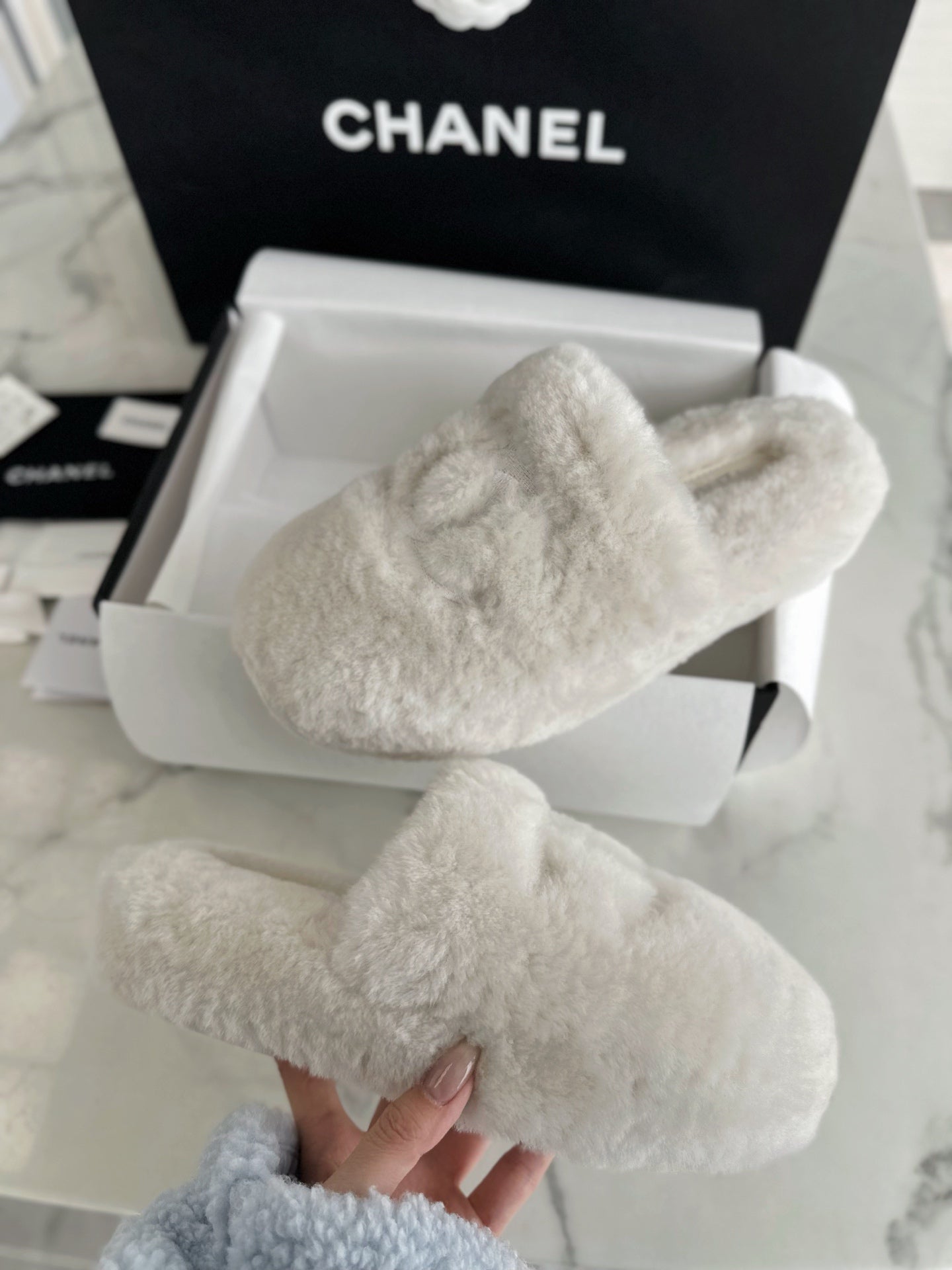 CC 26s Slippers White Shearling 964948