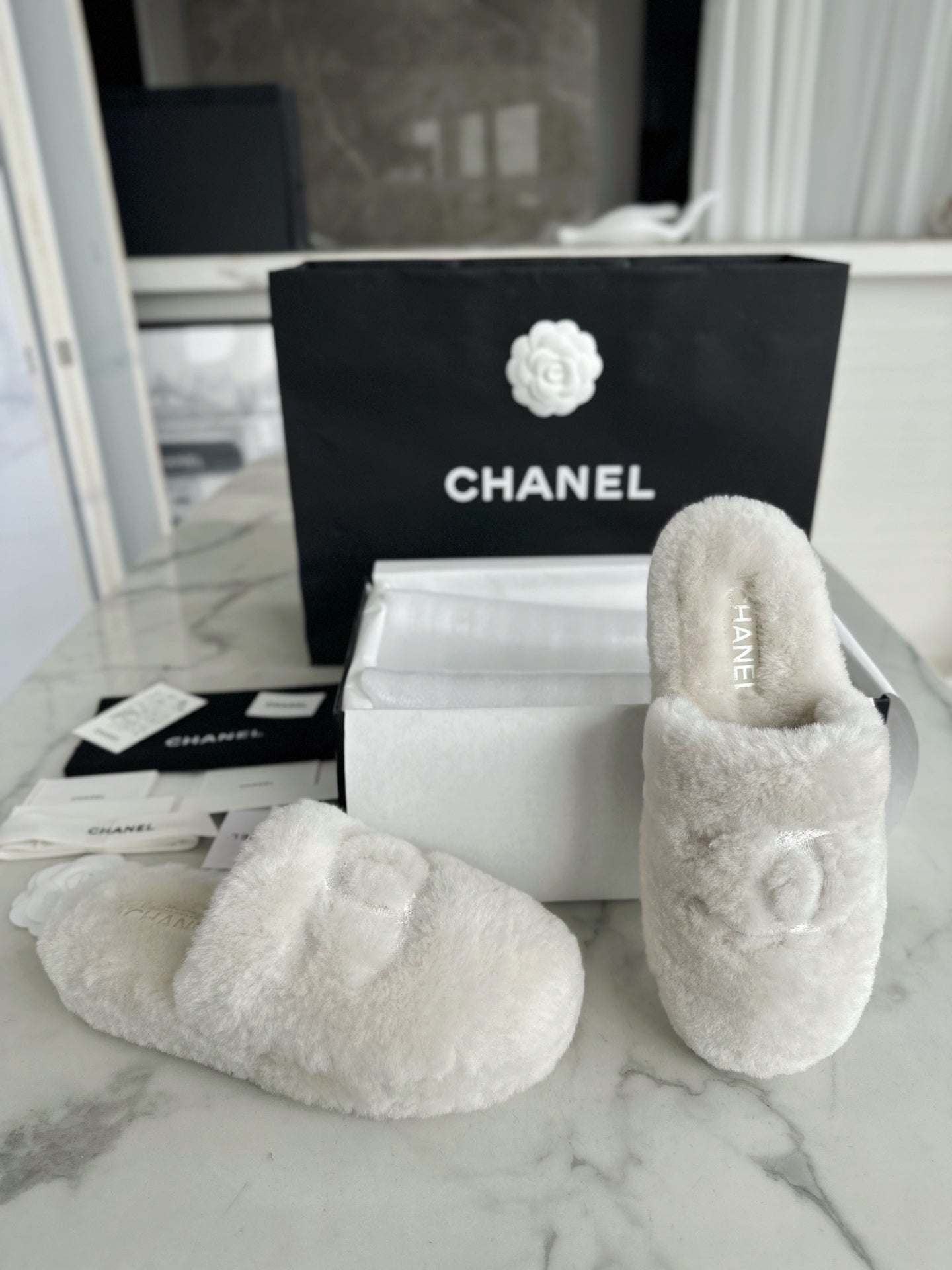 CC 26s Slippers White Shearling 964948