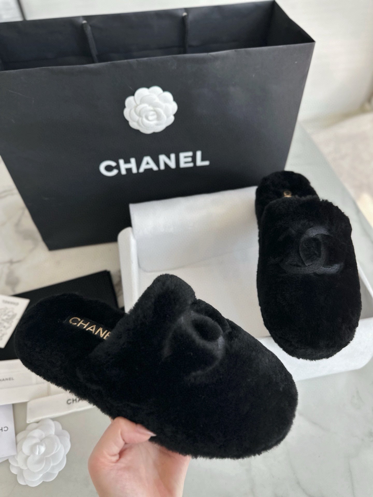 CC 26s Slippers Black Shearling 964947
