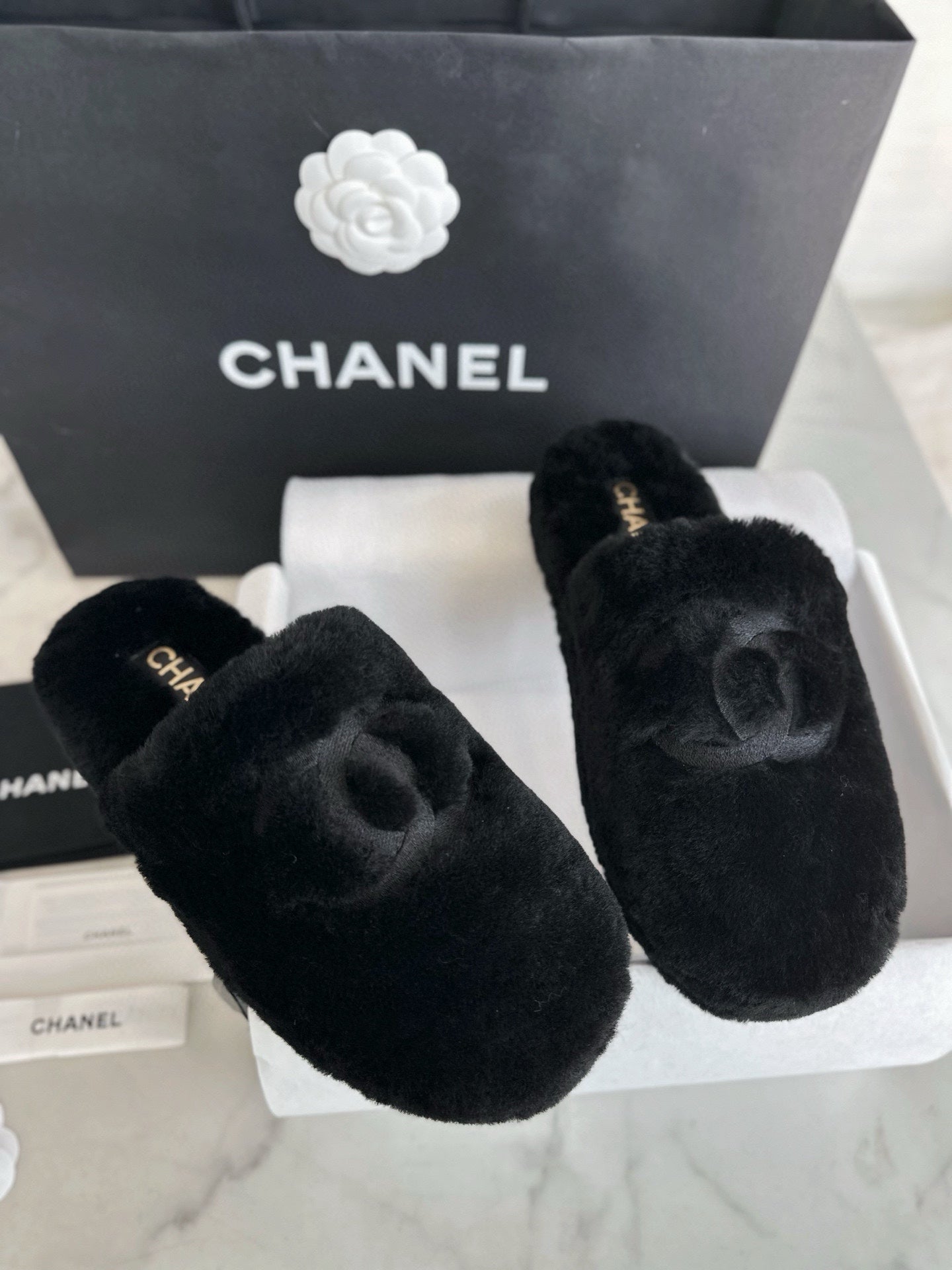 CC 26s Slippers Black Shearling 964947