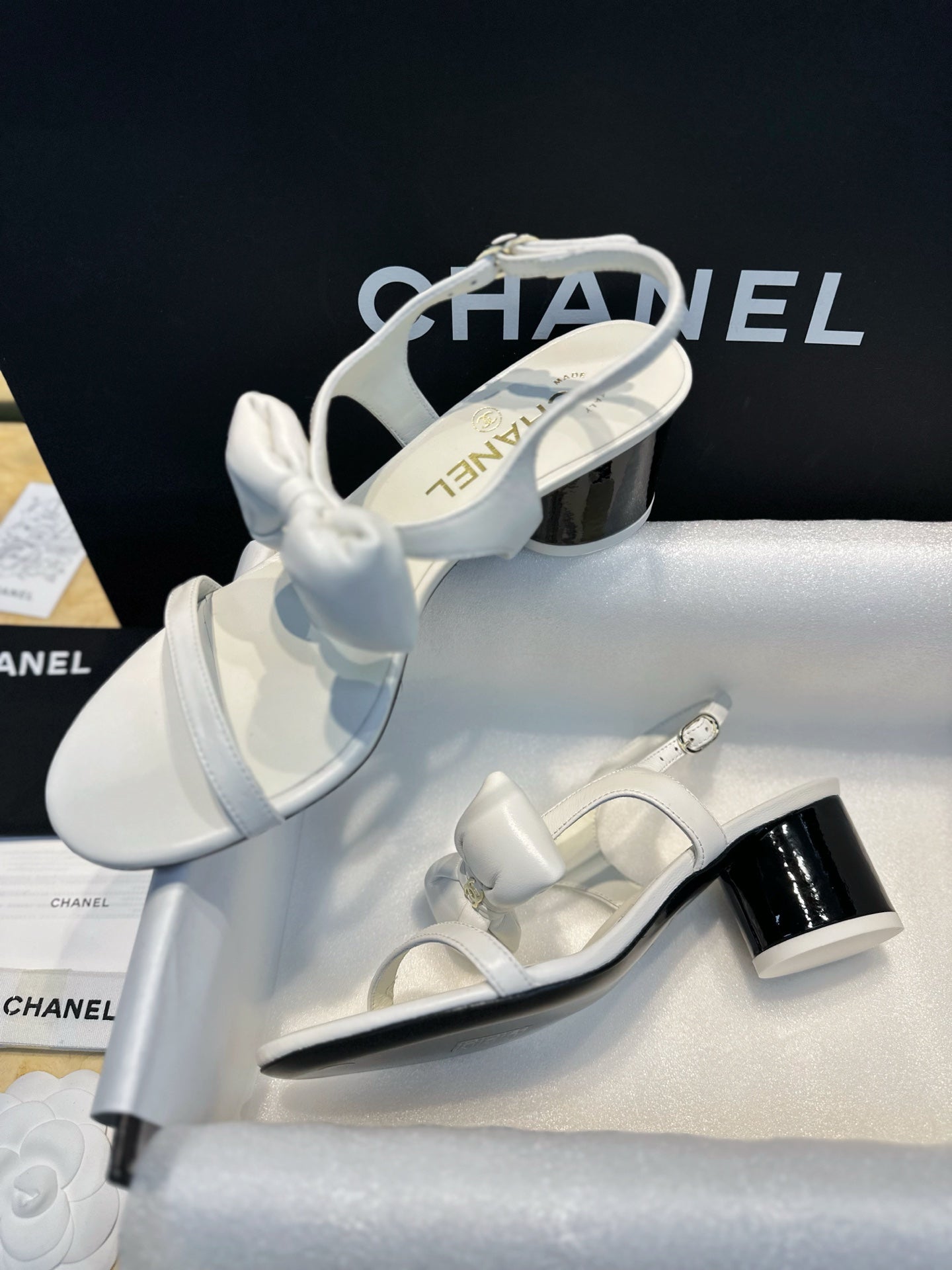 CC 26s Bow Block Heel Sandals White Leather 964832