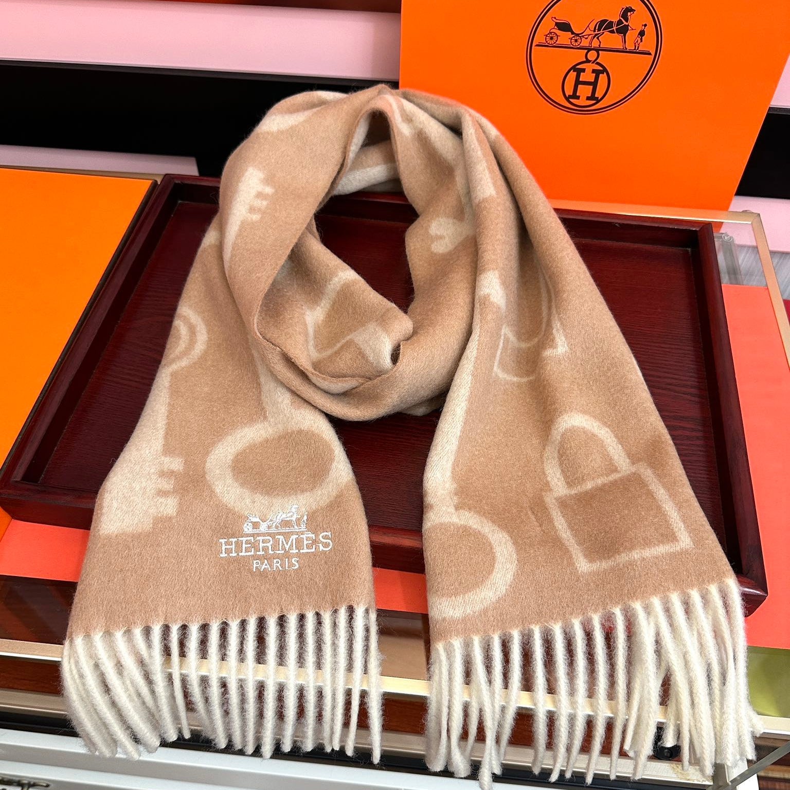 HM 26s Casaque Porte-Clefs Muffler 180 cm Camel Cashmere 153117