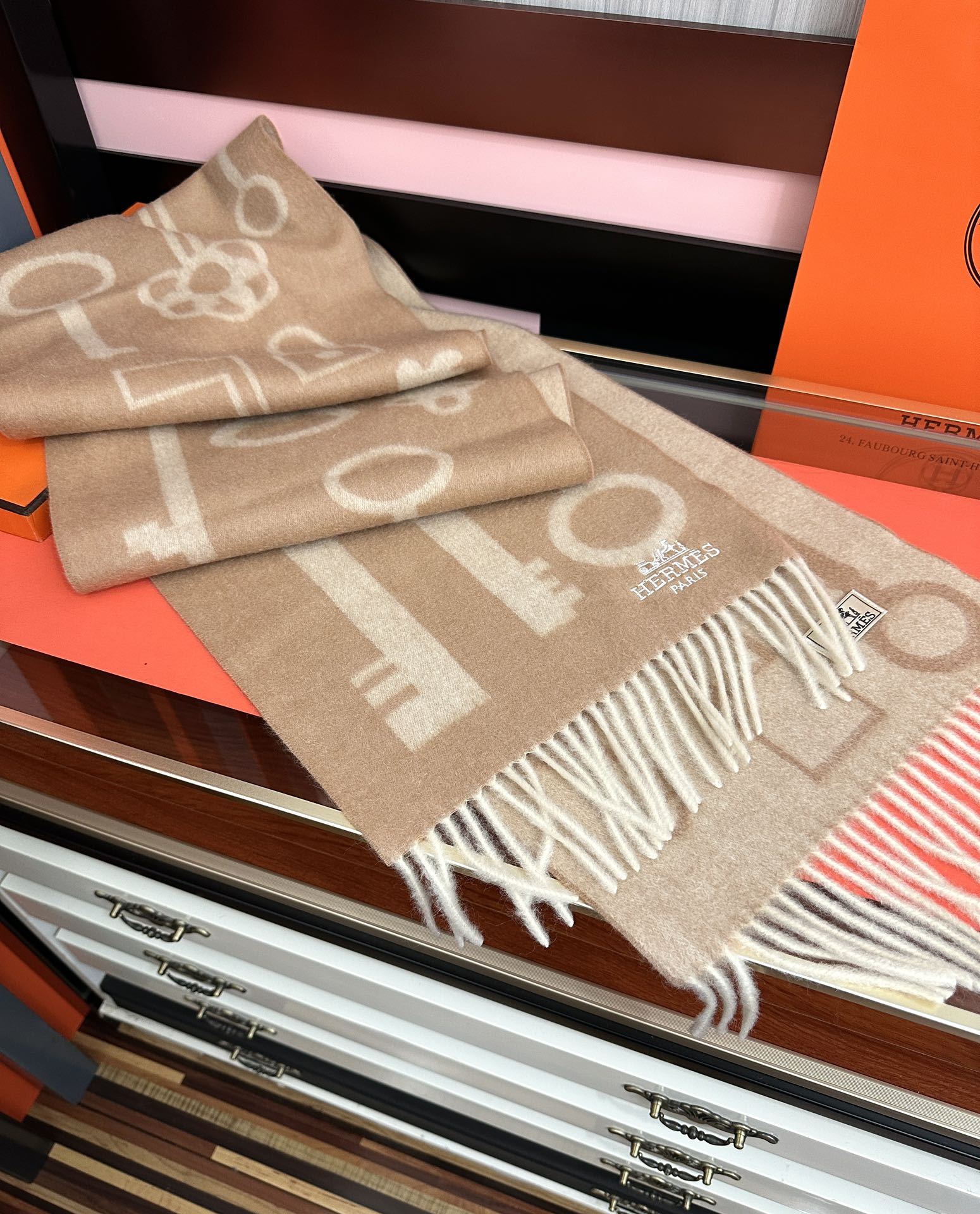 HM 26s Casaque Porte-Clefs Muffler 180 cm Camel Cashmere 153117