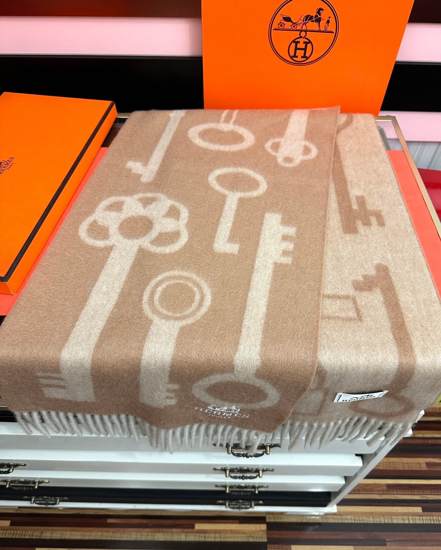 HM 26s Casaque Porte-Clefs Muffler 180 cm Camel Cashmere 153117