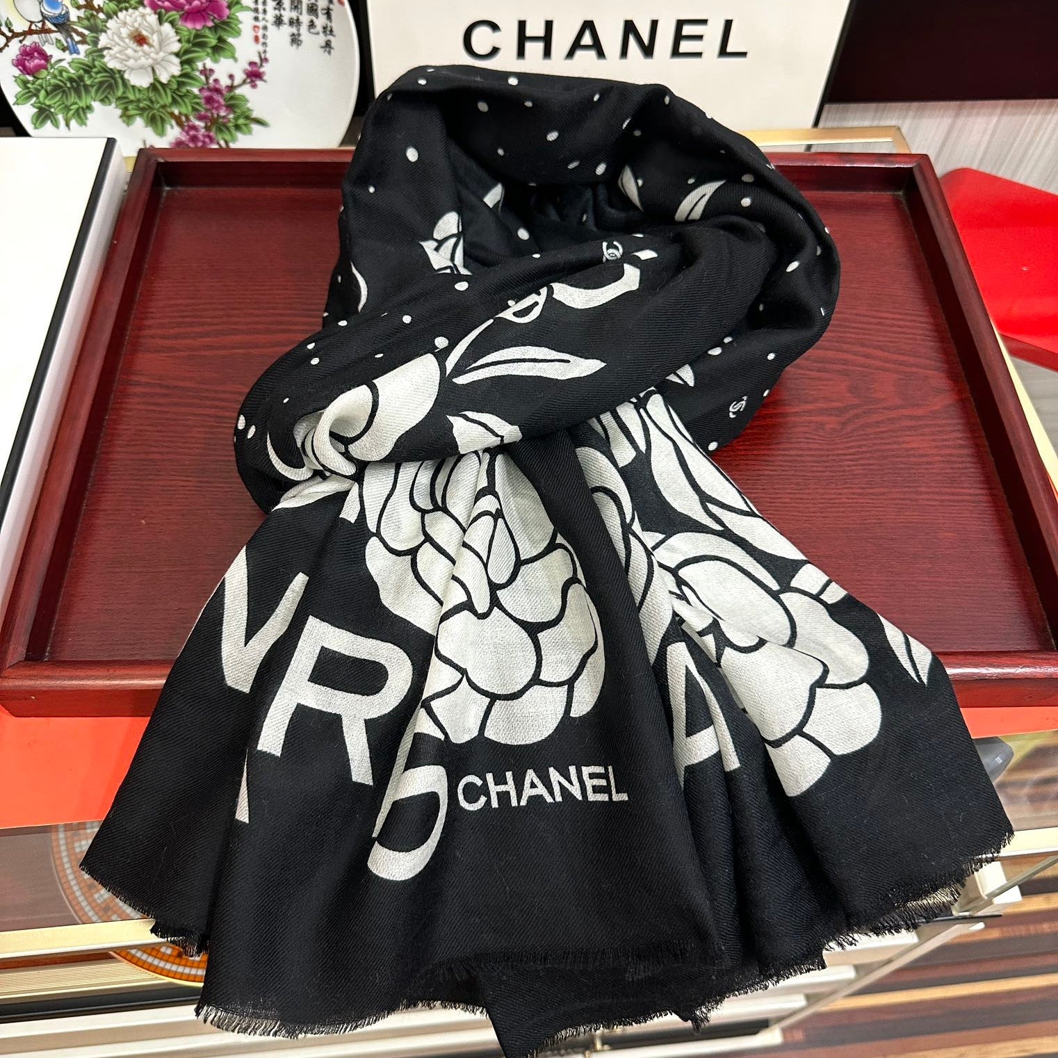 CC Camellia Letter Print 200cm Black White Cashmere 153133