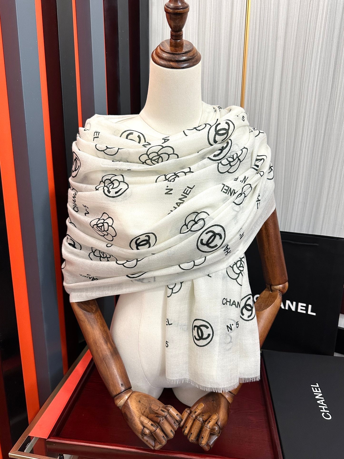CC 26s Scarf 200cm White Black Cashmere 271204