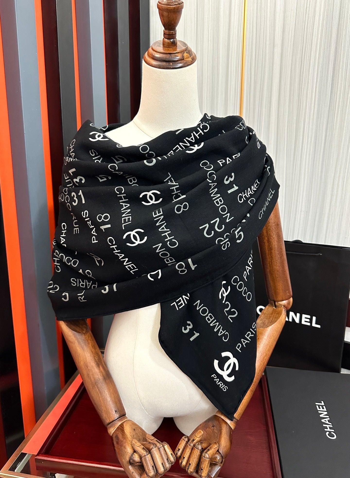 CC 26s Scarf 140x140cm Black Cashmere 271202