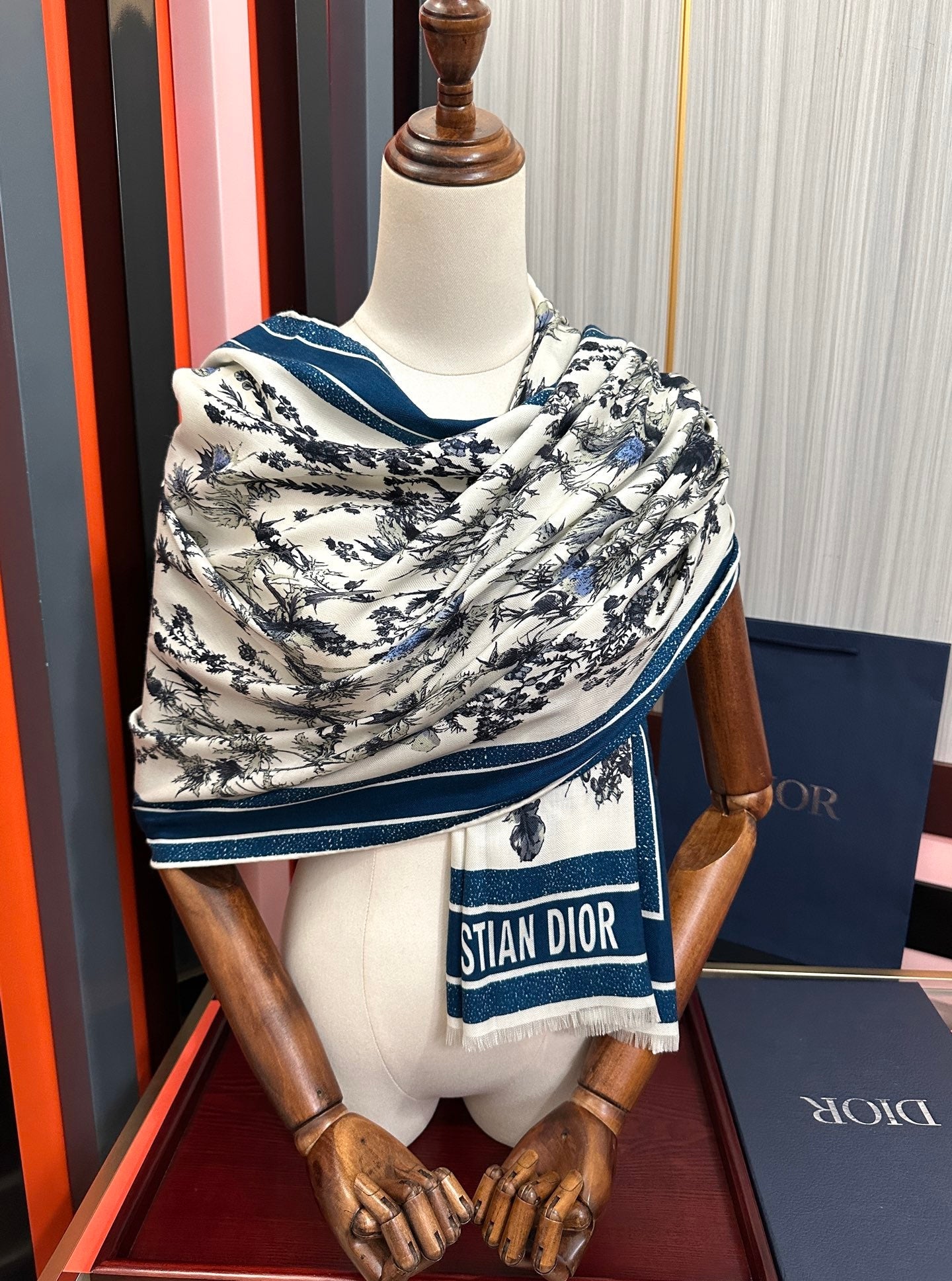 CD Double-Sided Chardons Scarf 185cm White Dark Blue Cashmere 271210