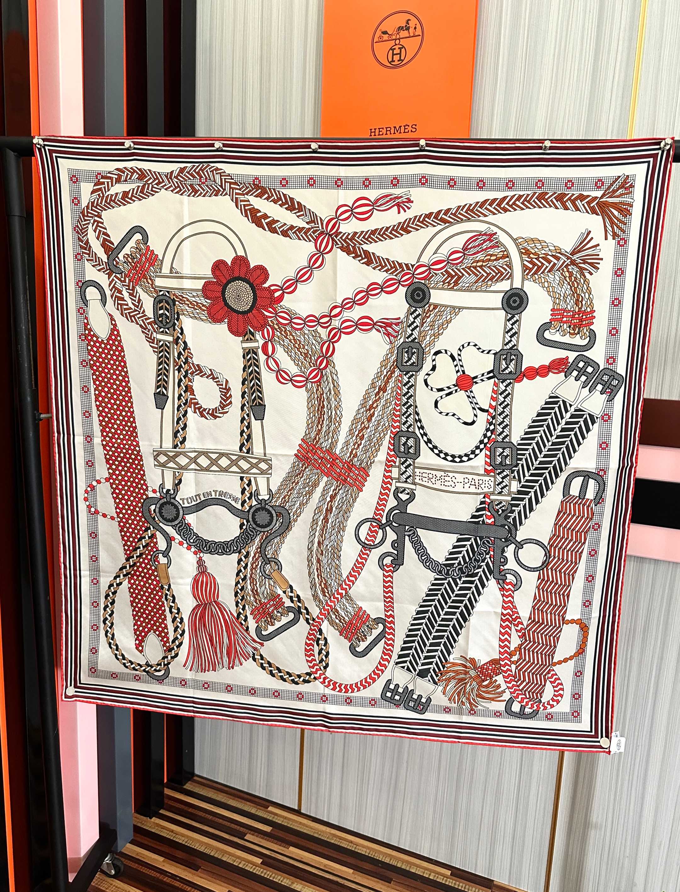 HM 26s Scarf 90 In Silk 427432