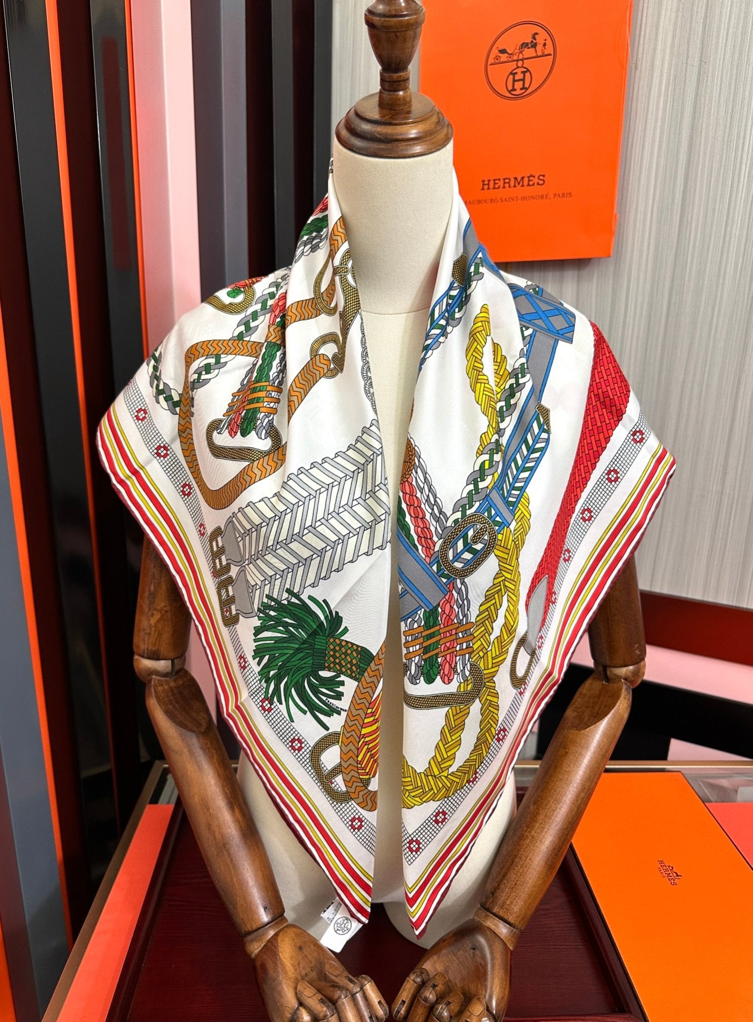 HM 26s Scarf 90 In Silk 427433