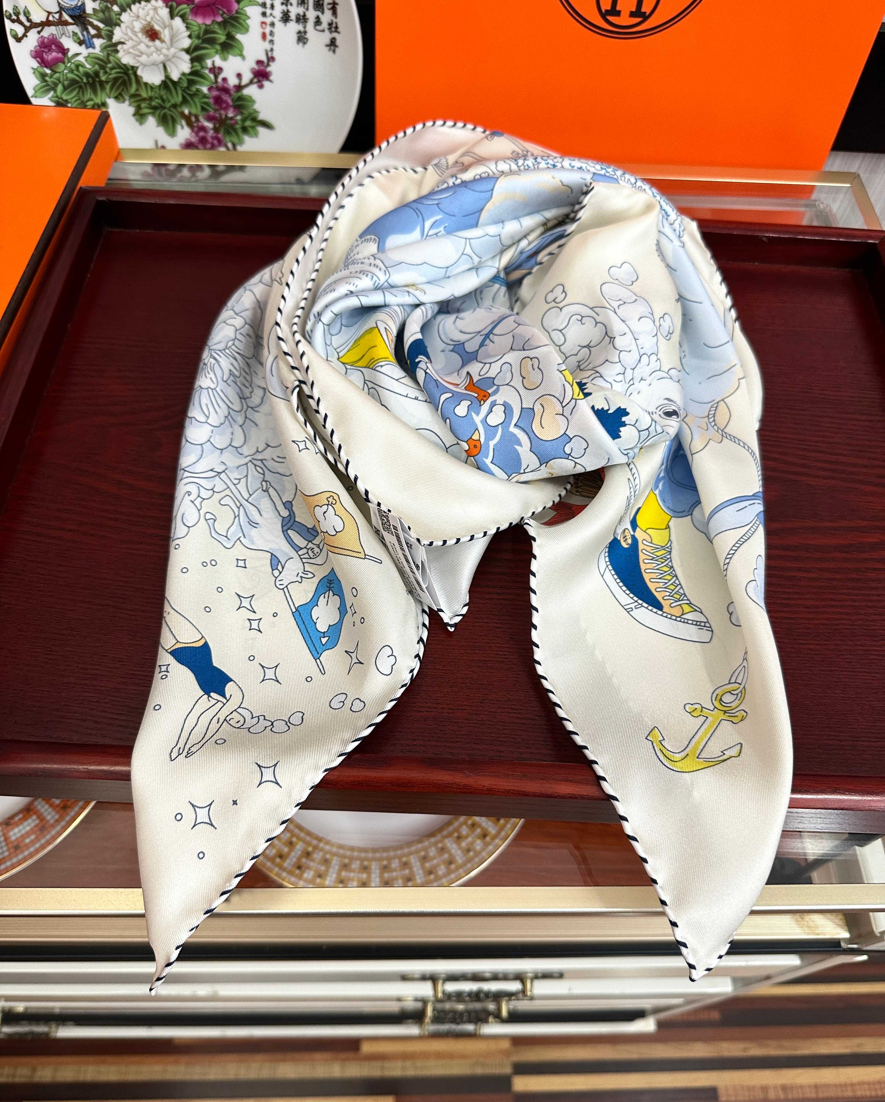 HM Scarf 90x90 Colorful Twill Silk 443149