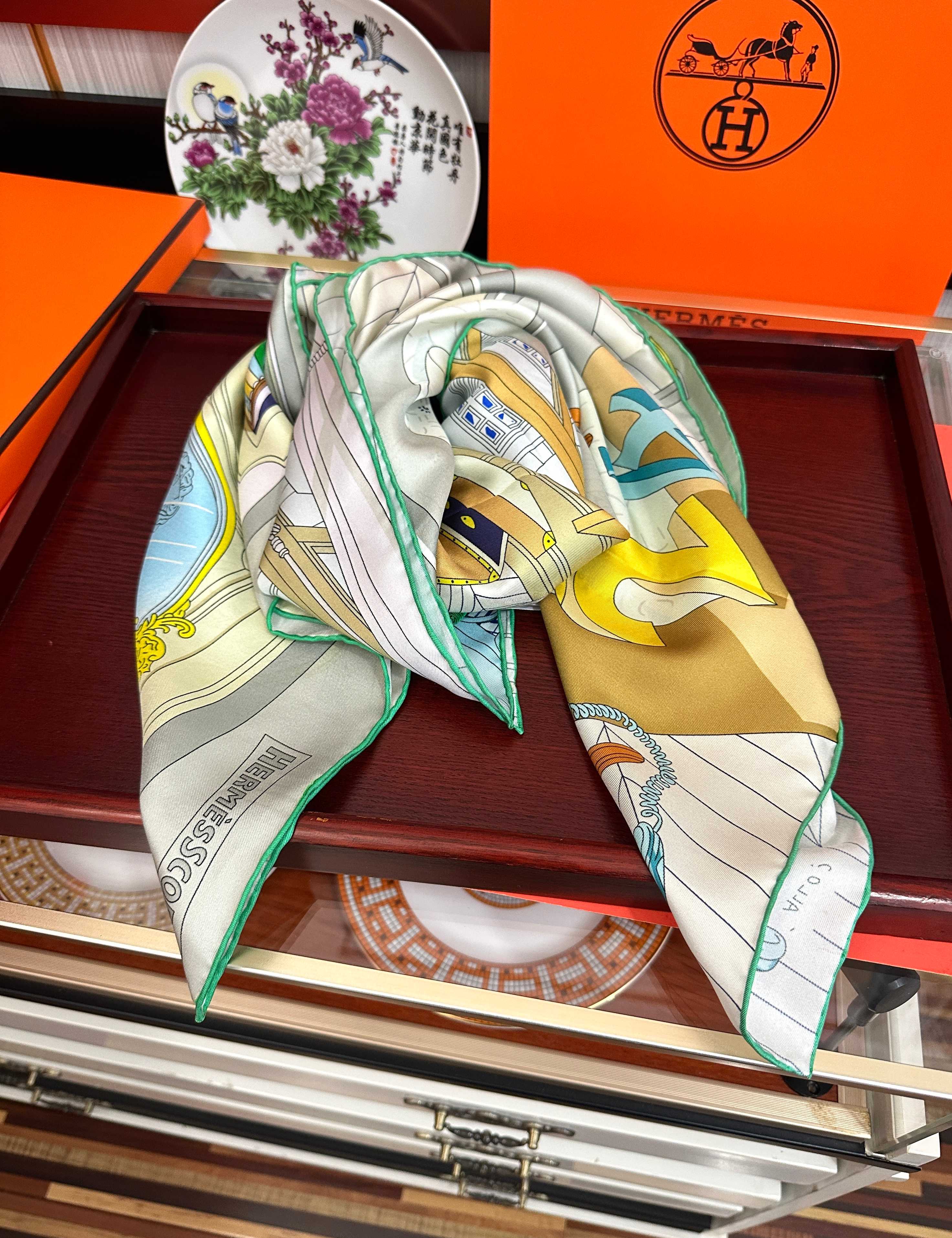 HM Scarf 90x90 Colorful Twill Silk 445044