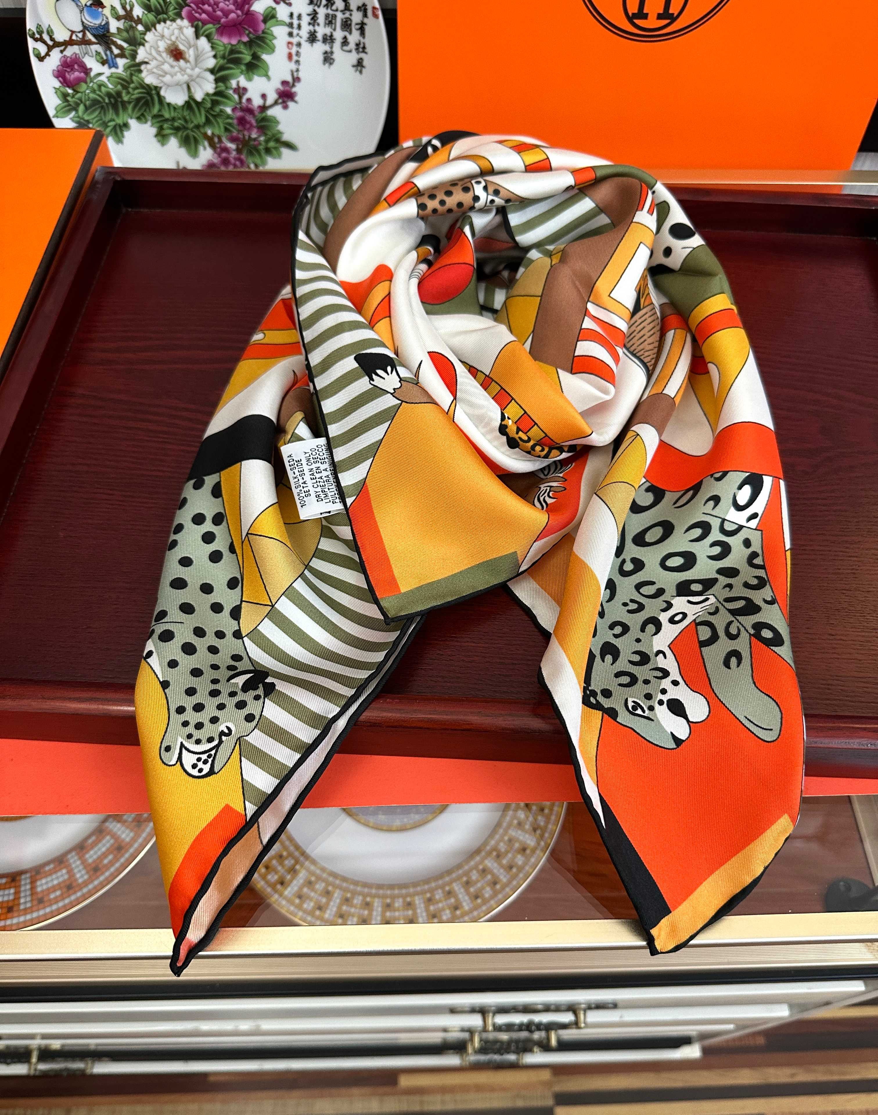 HM Scarf 90x90 Colorful Twill Silk 445033