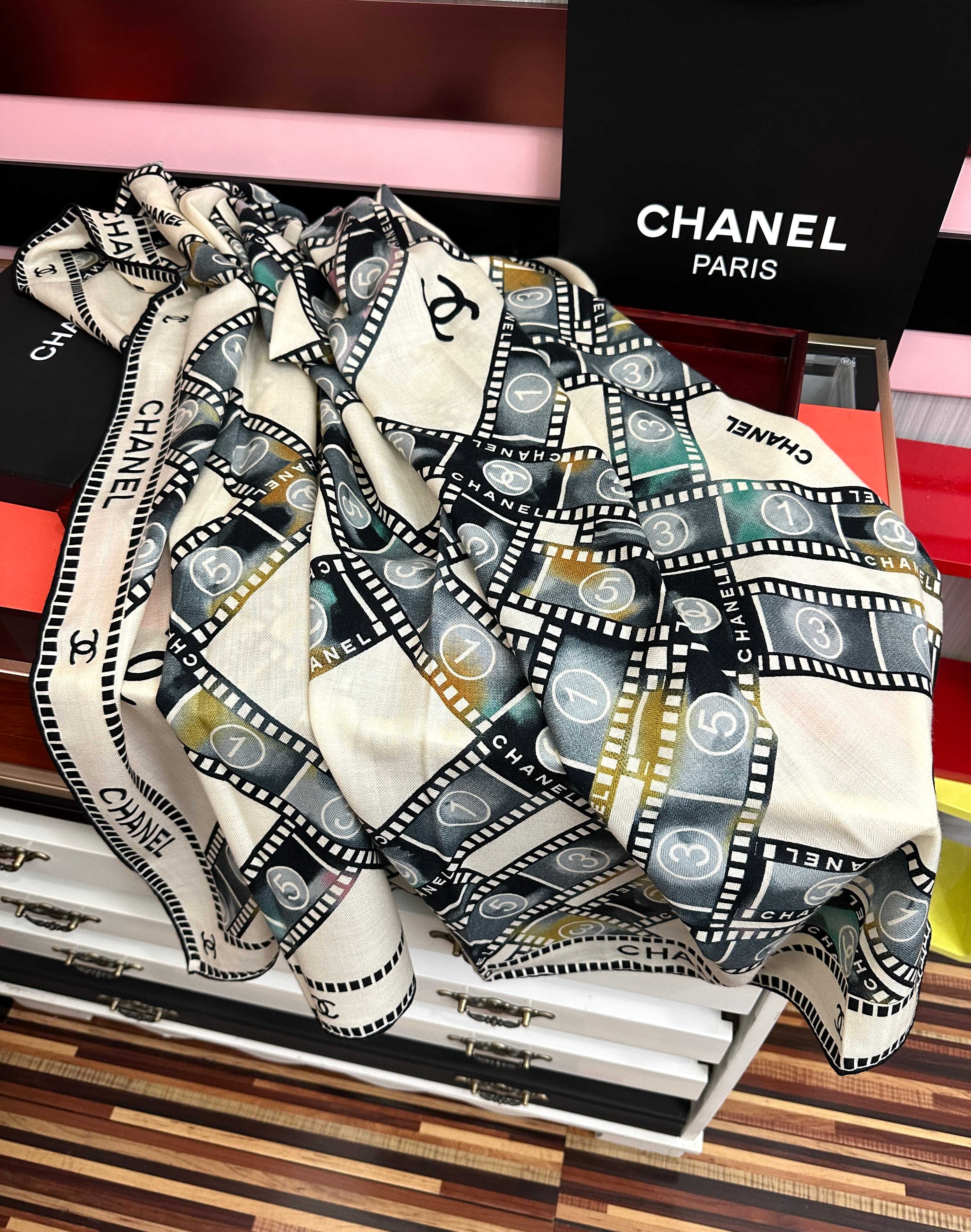 CC 26s Scarf 140 In Cashmere And Silk 446686