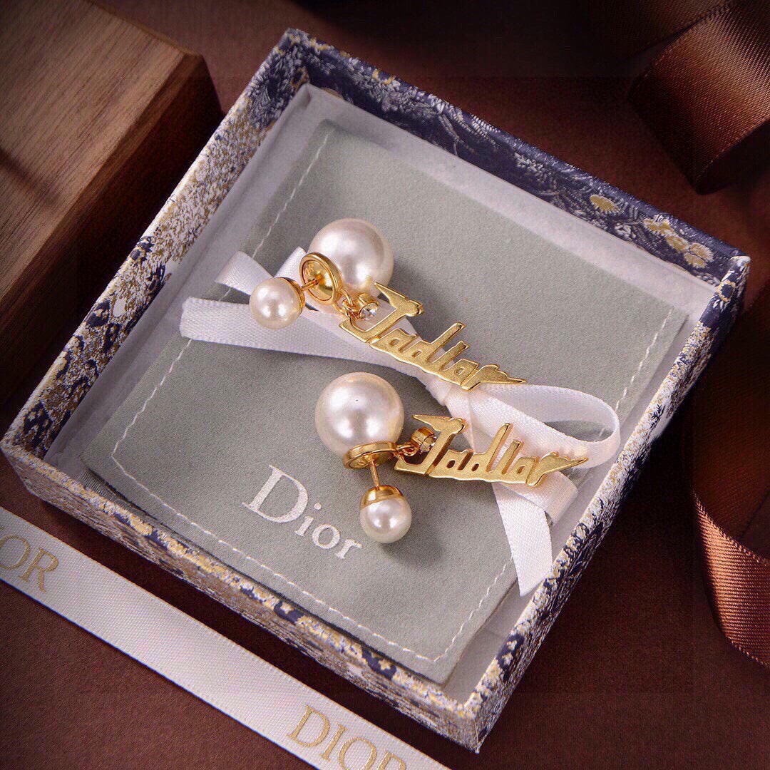 CD 26S Dior Jadior Logo Pearl Drop Earrings In Gold Metal