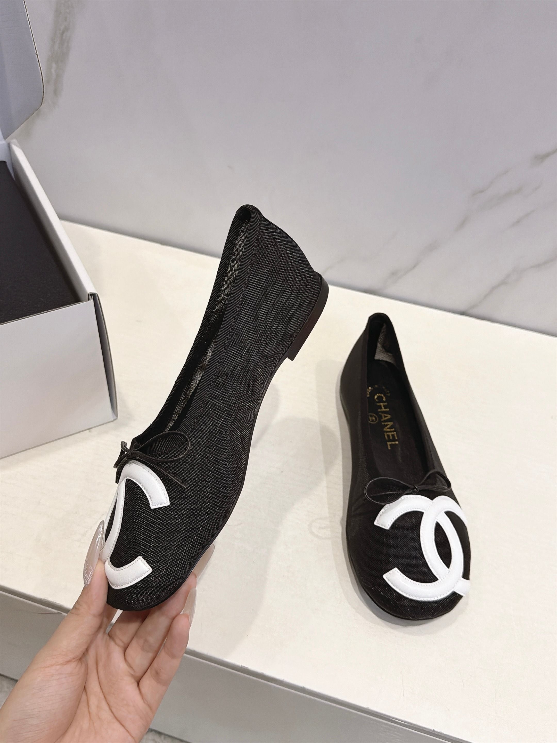 CC 26s Coco Beach Ballet Flats Black Mesh 937754