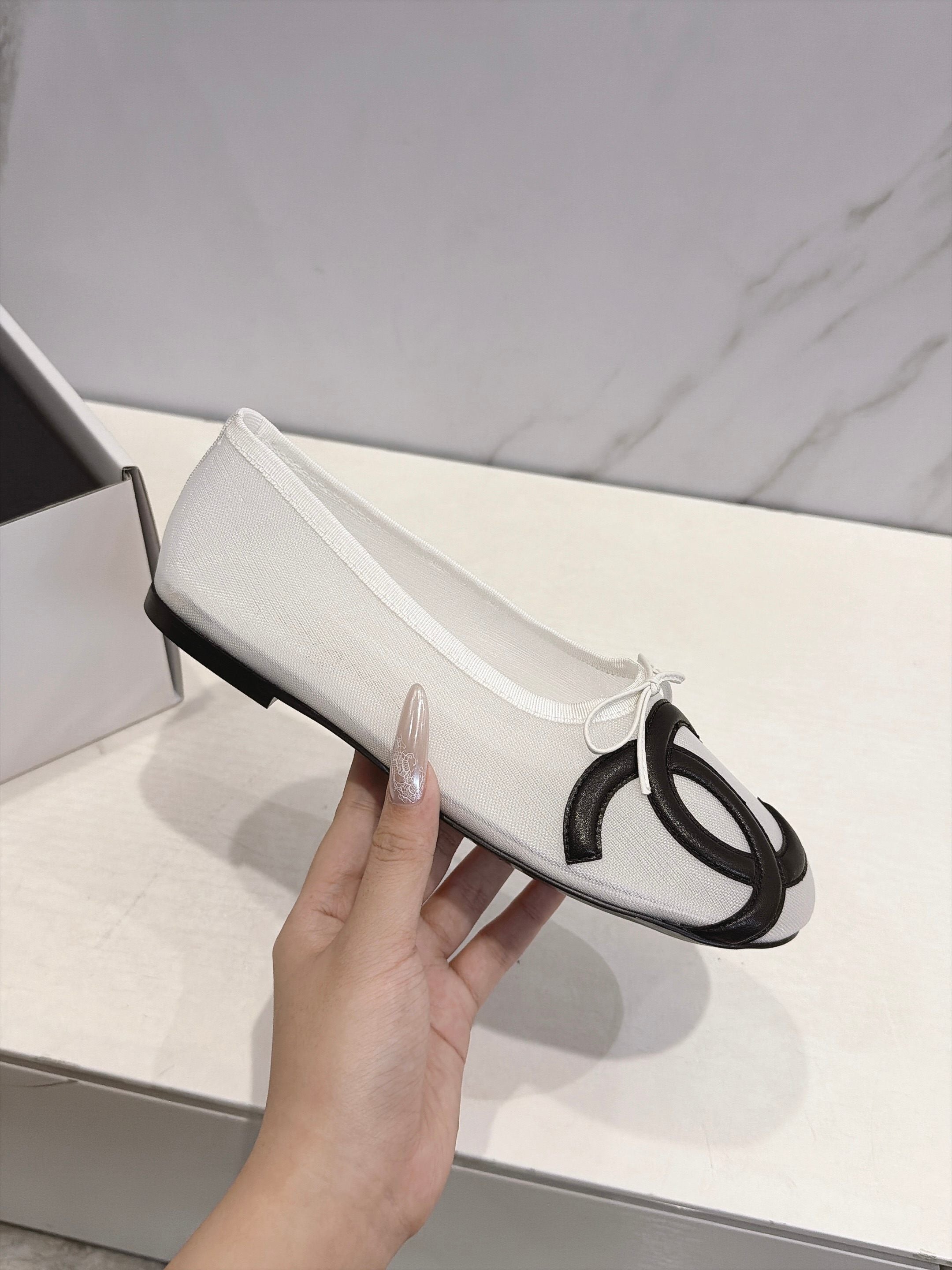 CC 26s Coco Beach Ballet Flats White Mesh 937755