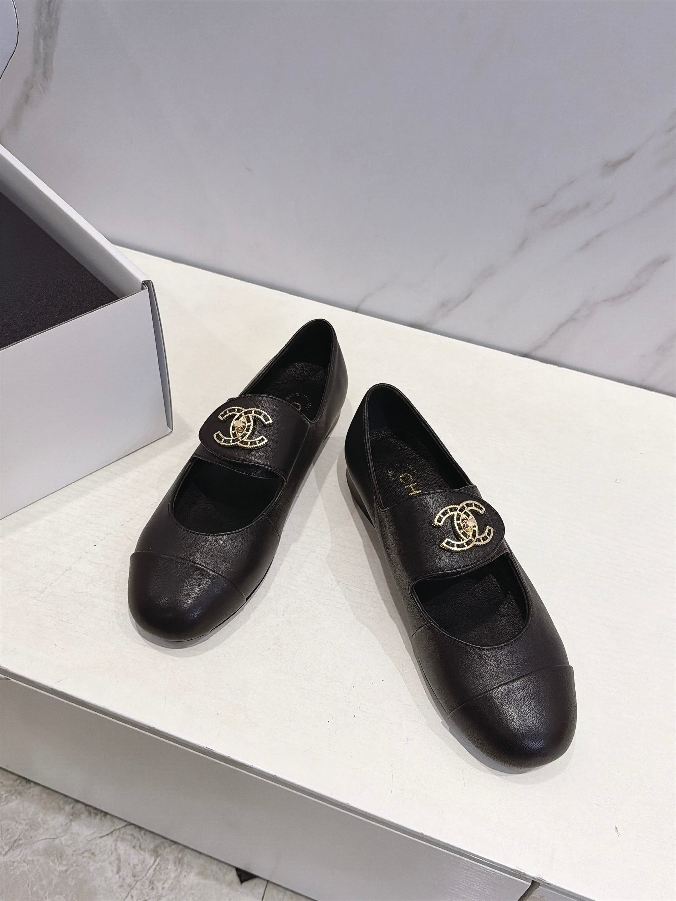 CC 26s Round Toe Mary Jane Shoes Black Lambskin 937758
