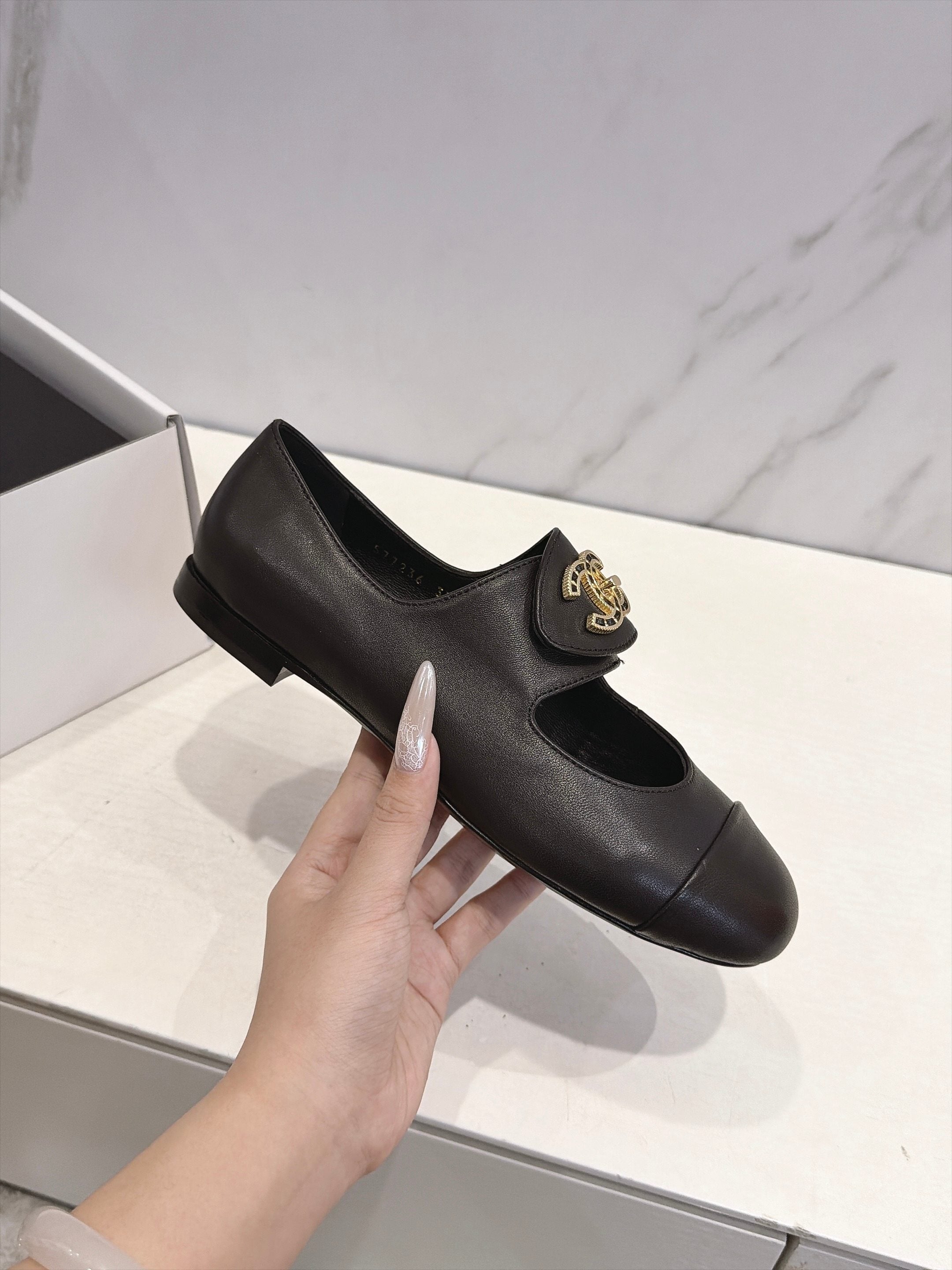 CC 26s Round Toe Mary Jane Shoes Black Lambskin 937758