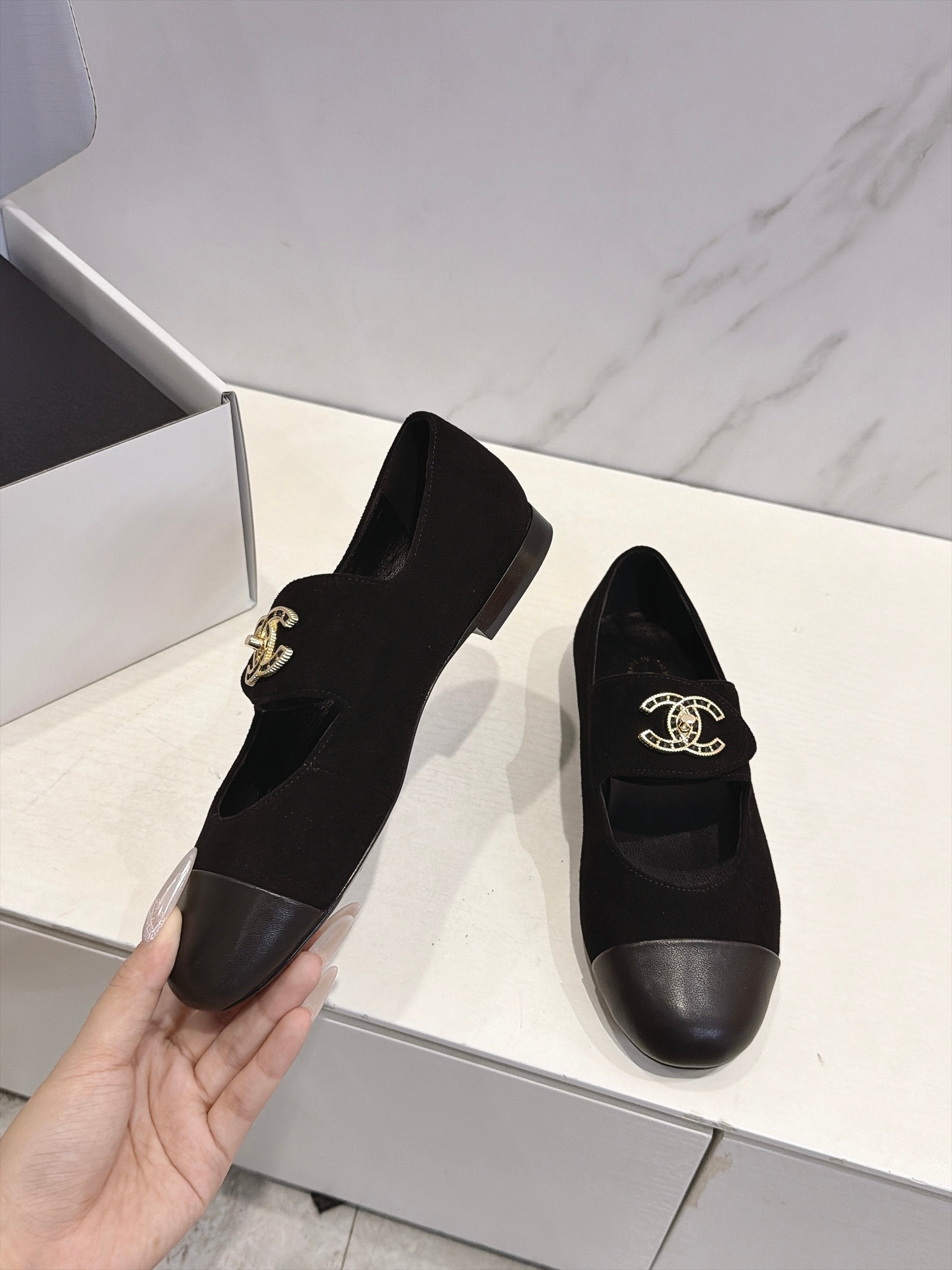 CC 26s Round Toe Mary Jane Shoes Black Suede 937759