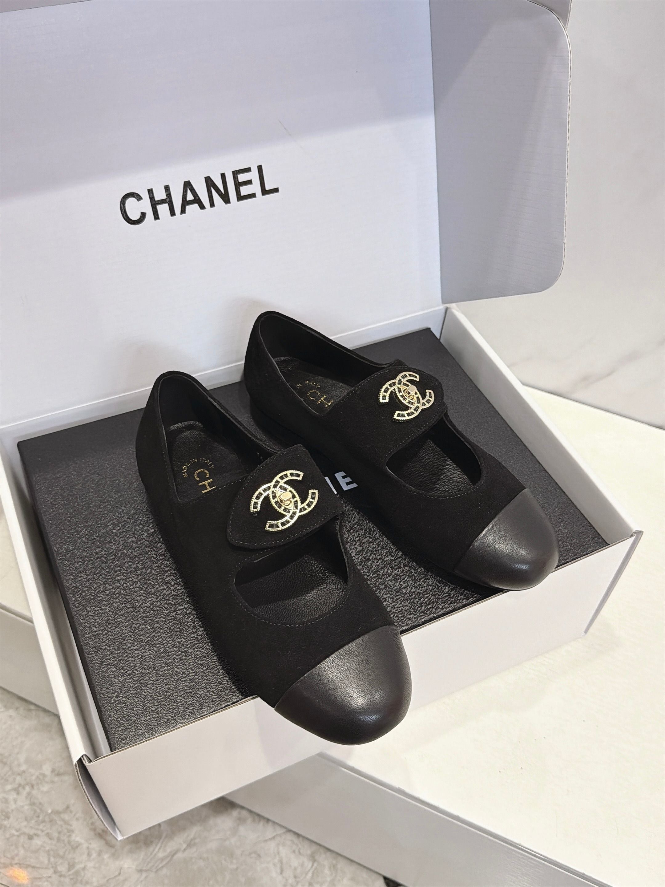 CC 26s Round Toe Mary Jane Shoes Black Suede 937759