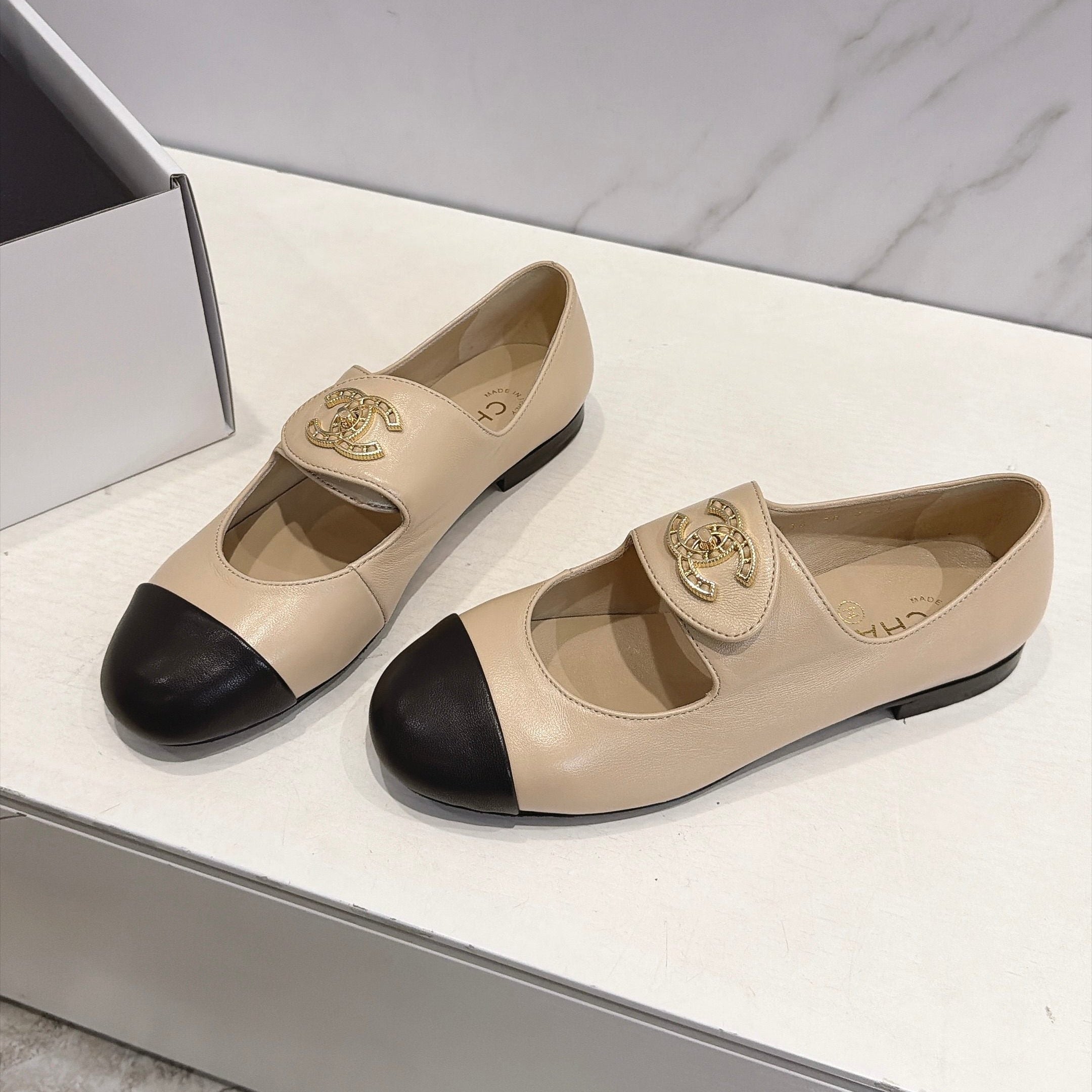 CC 26s Round Toe Mary Jane Shoes Beige Lambskin 937760