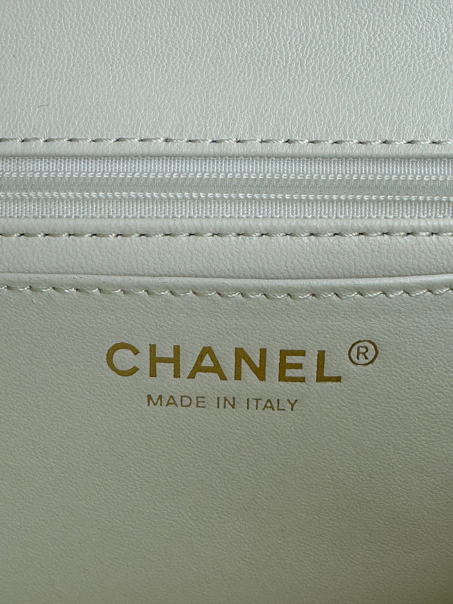 24c mini flap bag 20cm with top handle white lambskin