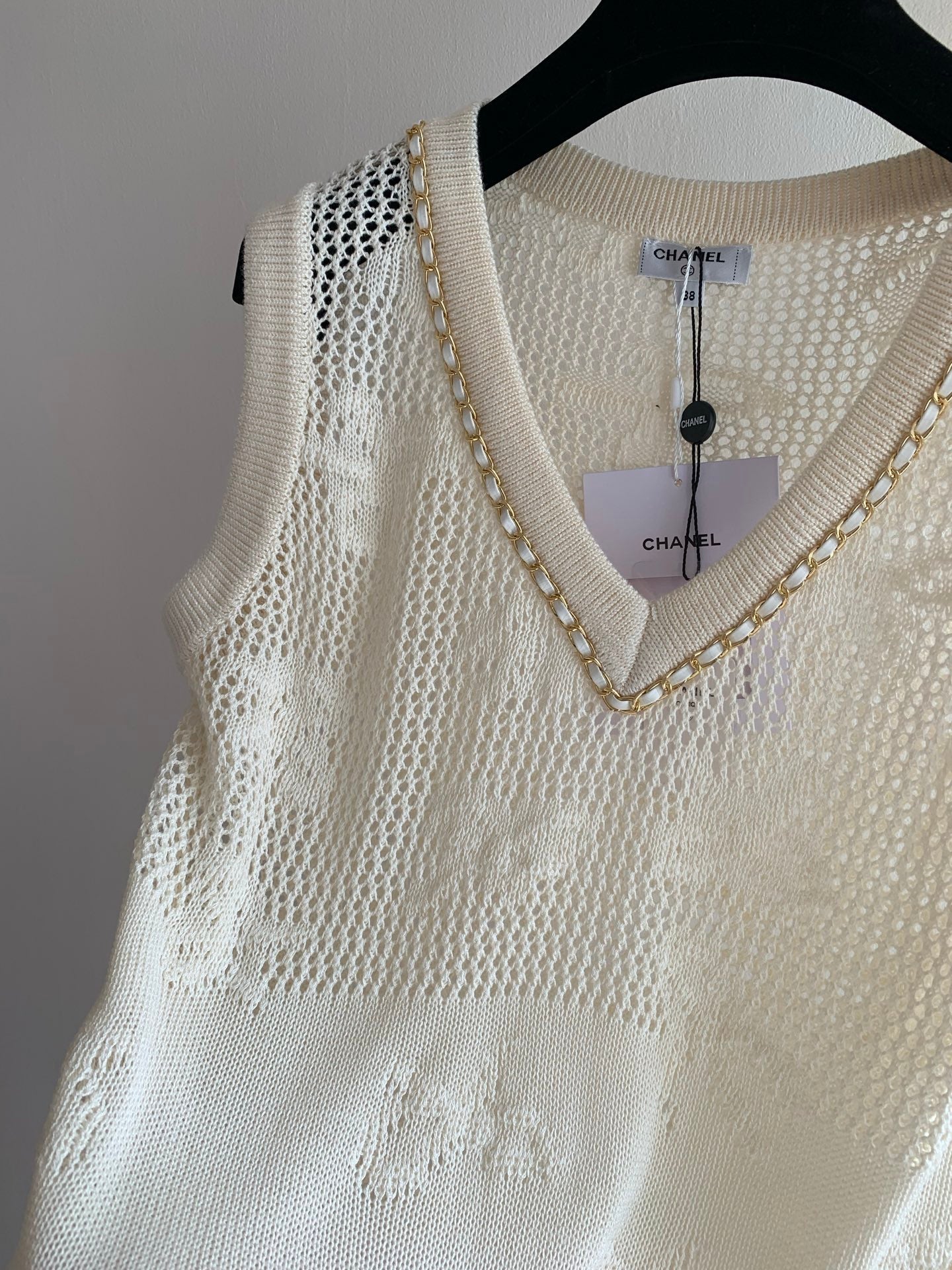 CC V-neck Chain Hollow-out Vest Cream Flax 415822