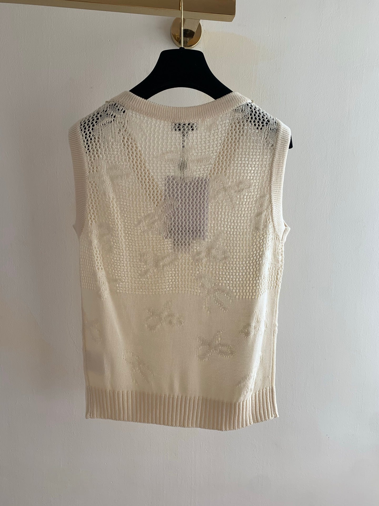 CC V-neck Chain Hollow-out Vest Cream Flax 415822